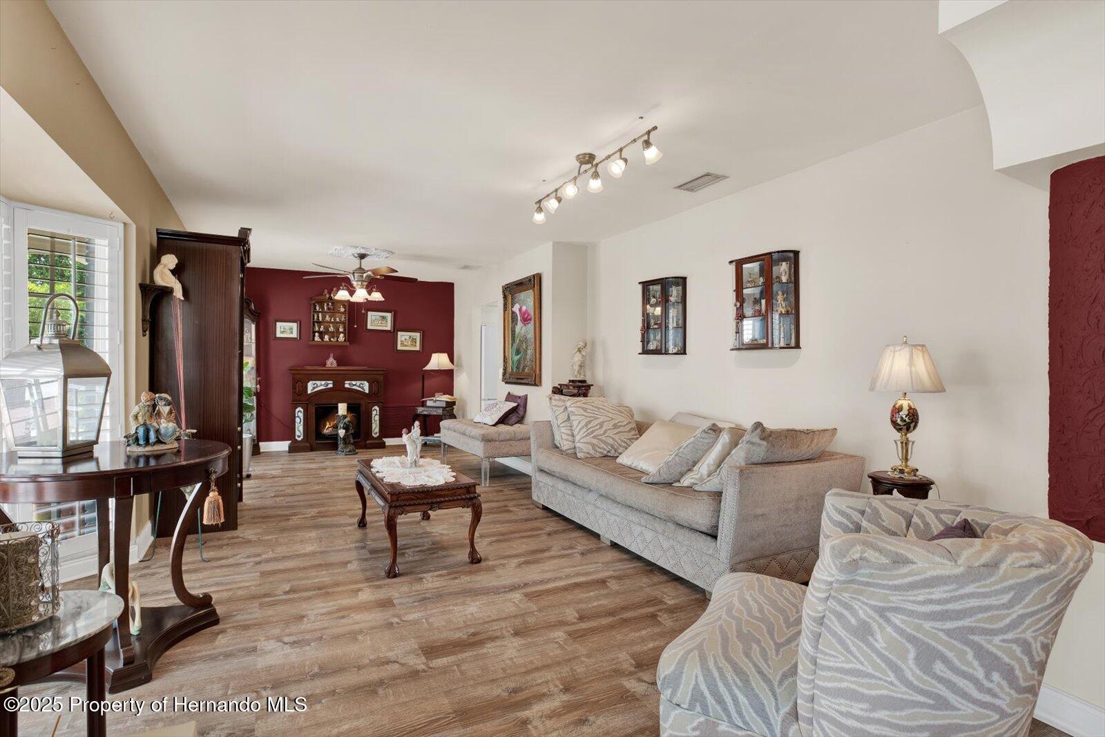 8516 Wooddrift Dr Drive, Tampa, Florida image 3
