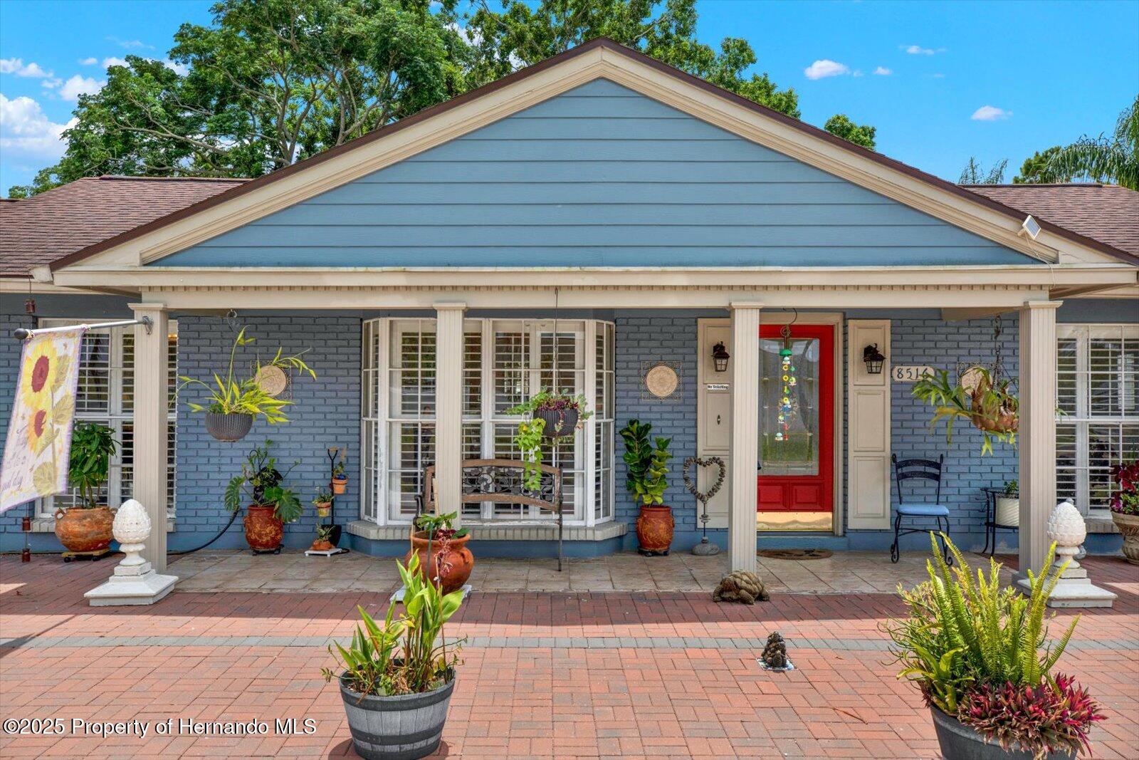 8516 Wooddrift Dr Drive, Tampa, Florida image 2