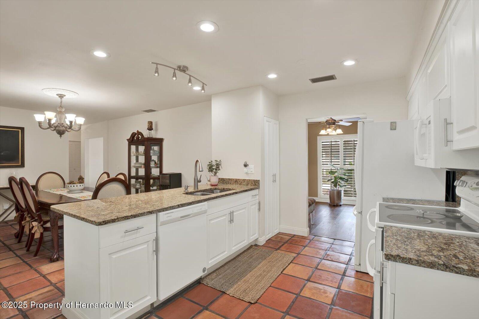 8516 Wooddrift Dr Drive, Tampa, Florida image 15