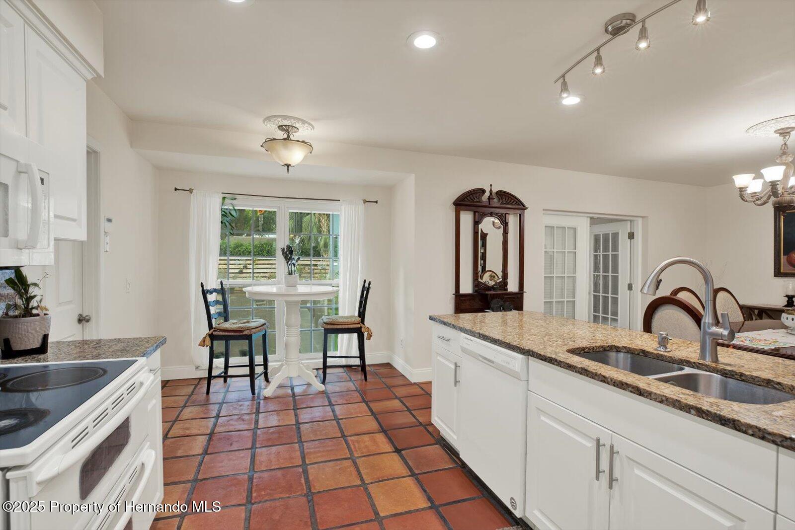 8516 Wooddrift Dr Drive, Tampa, Florida image 17