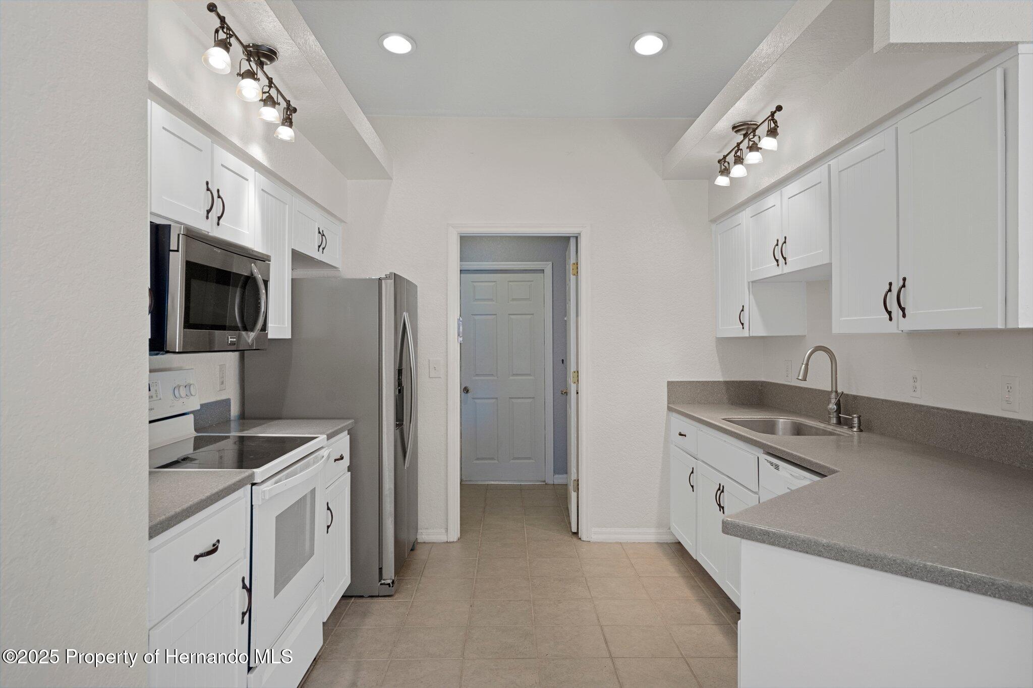 10101 Langan Street, Spring Hill, Florida image 15
