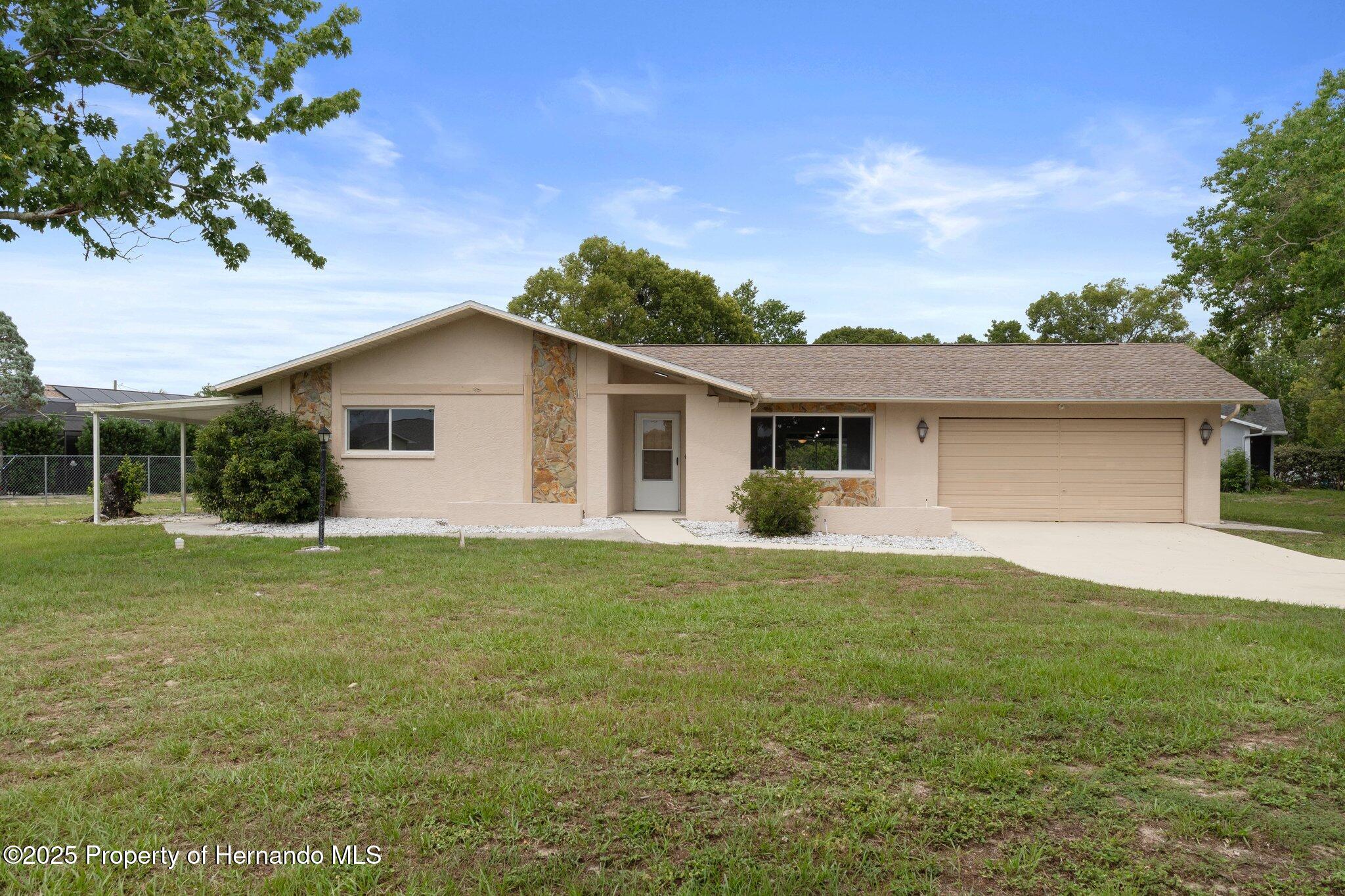 10441 Mayflower Road, Spring Hill, Florida image 2