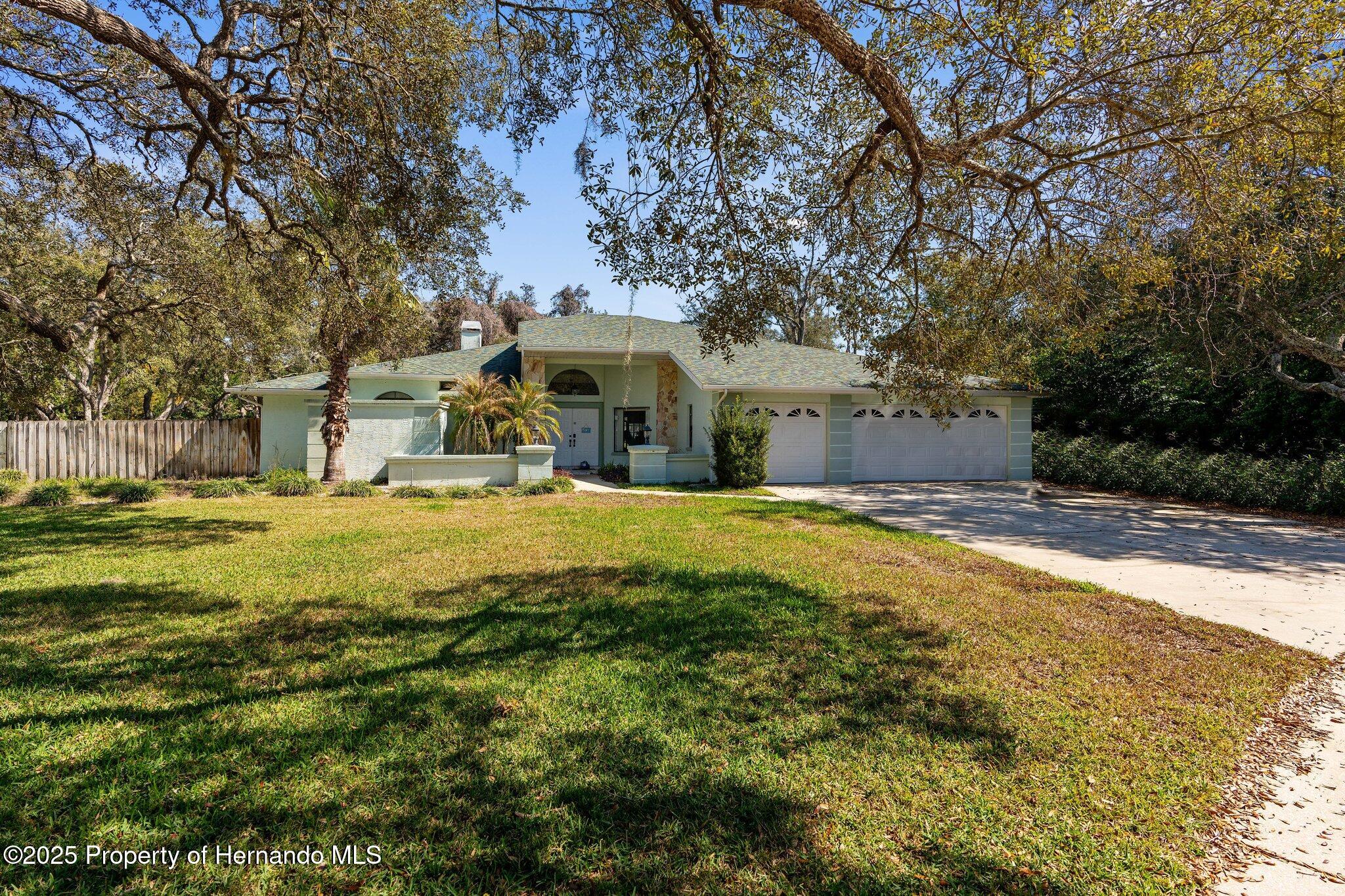 13819 Eagles Rock Court, Hudson, Florida image 4