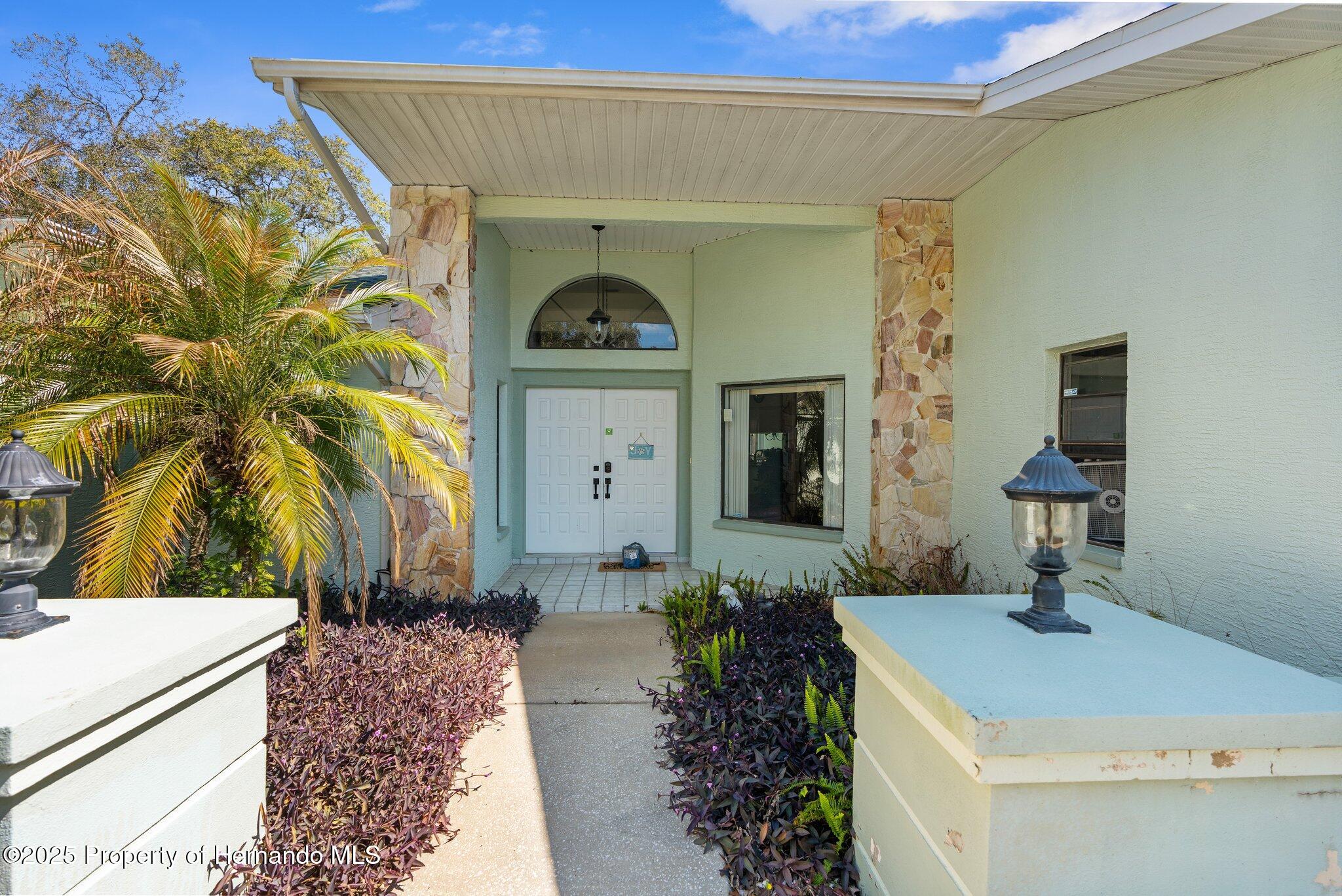 13819 Eagles Rock Court, Hudson, Florida image 5