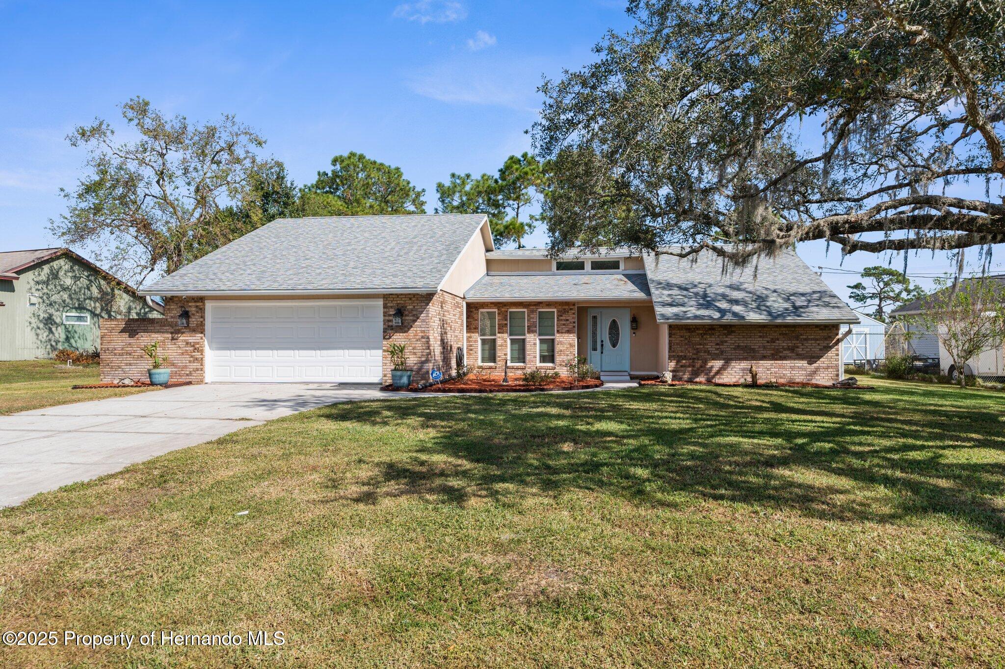 5592 Fairway Drive, Ridge Manor, Florida image 2