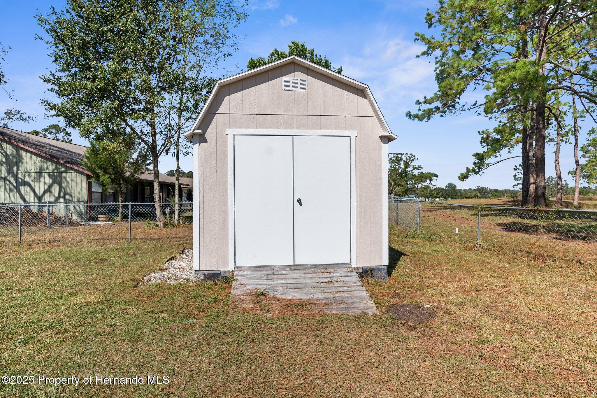 5592 Fairway Drive, Ridge Manor, Florida image 30