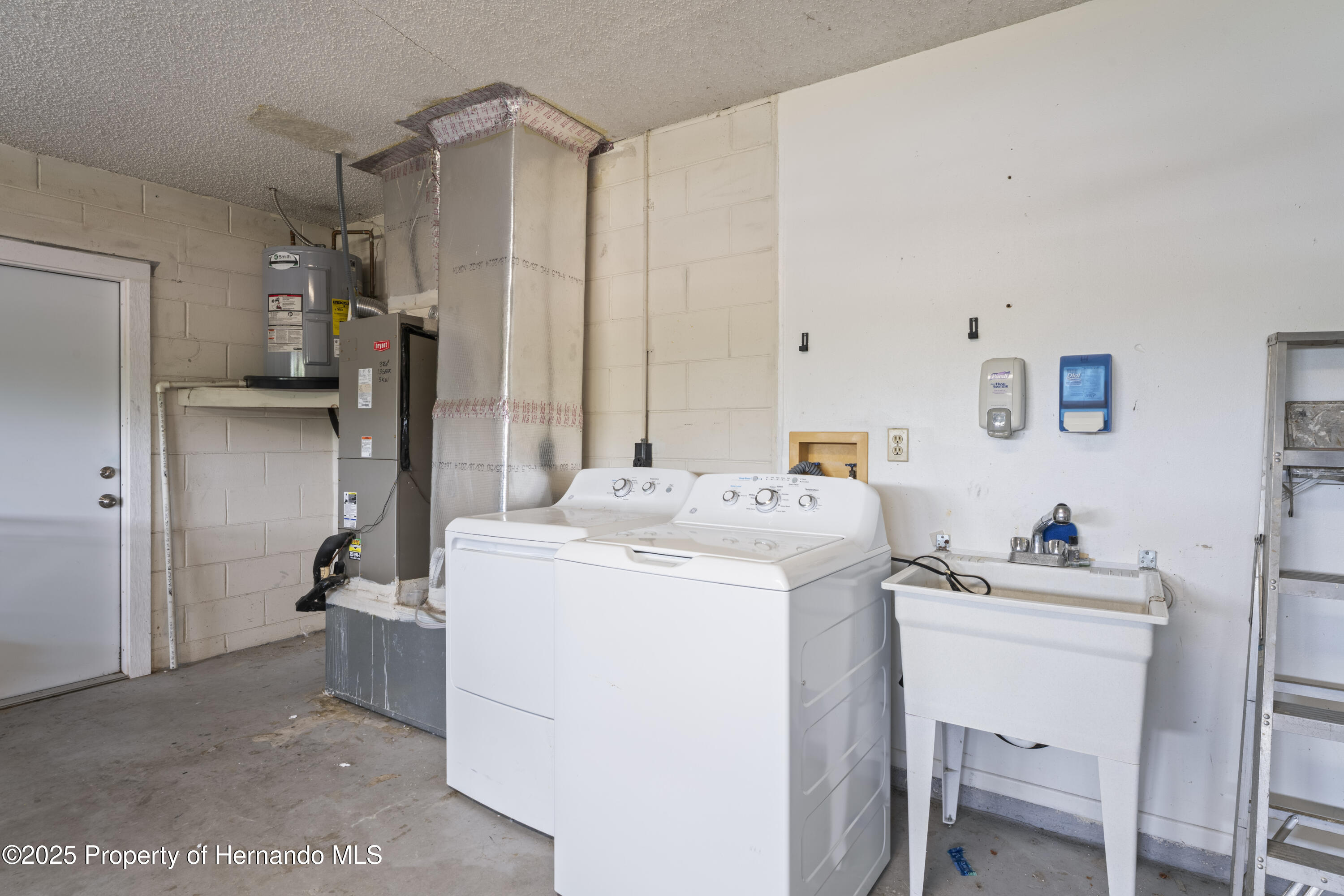 3353 Montano Avenue, Spring Hill, Florida image 35