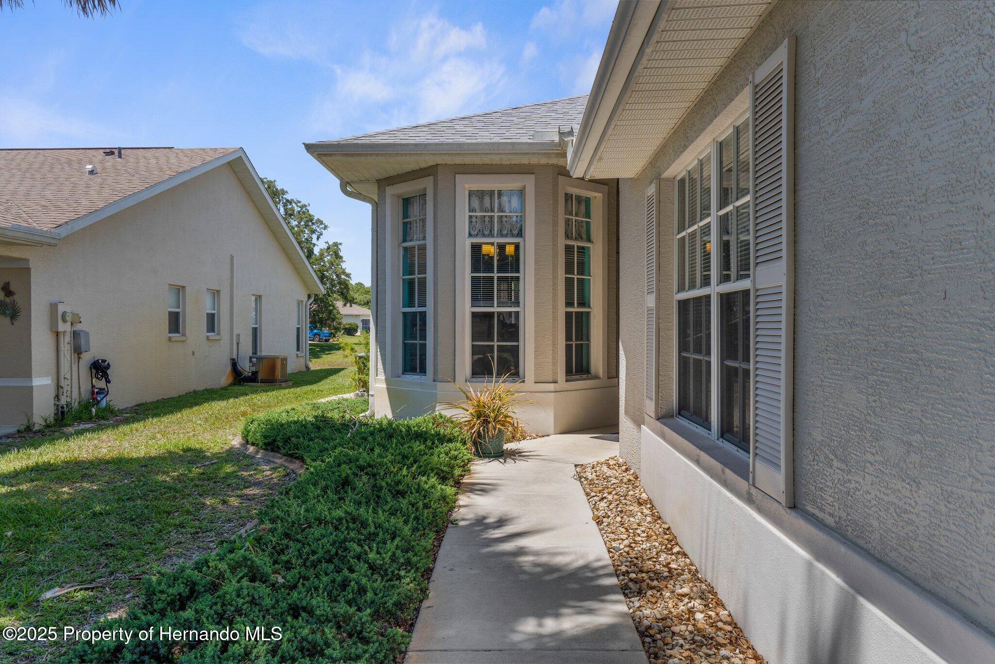 9407 Burnam Drive, Weeki Wachee, Florida image 10