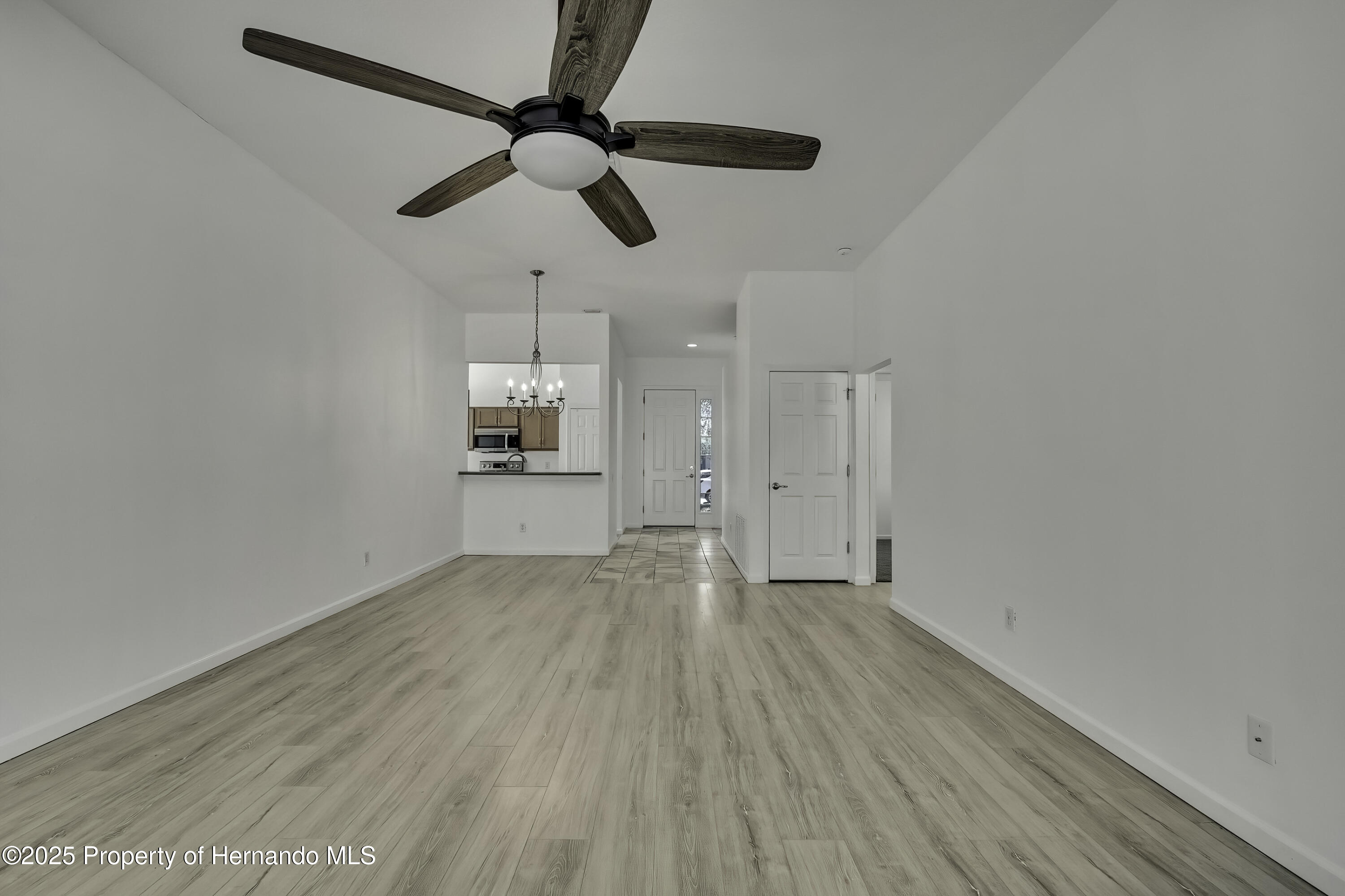14637 Wake Robin Drive, Brooksville, Florida image 8