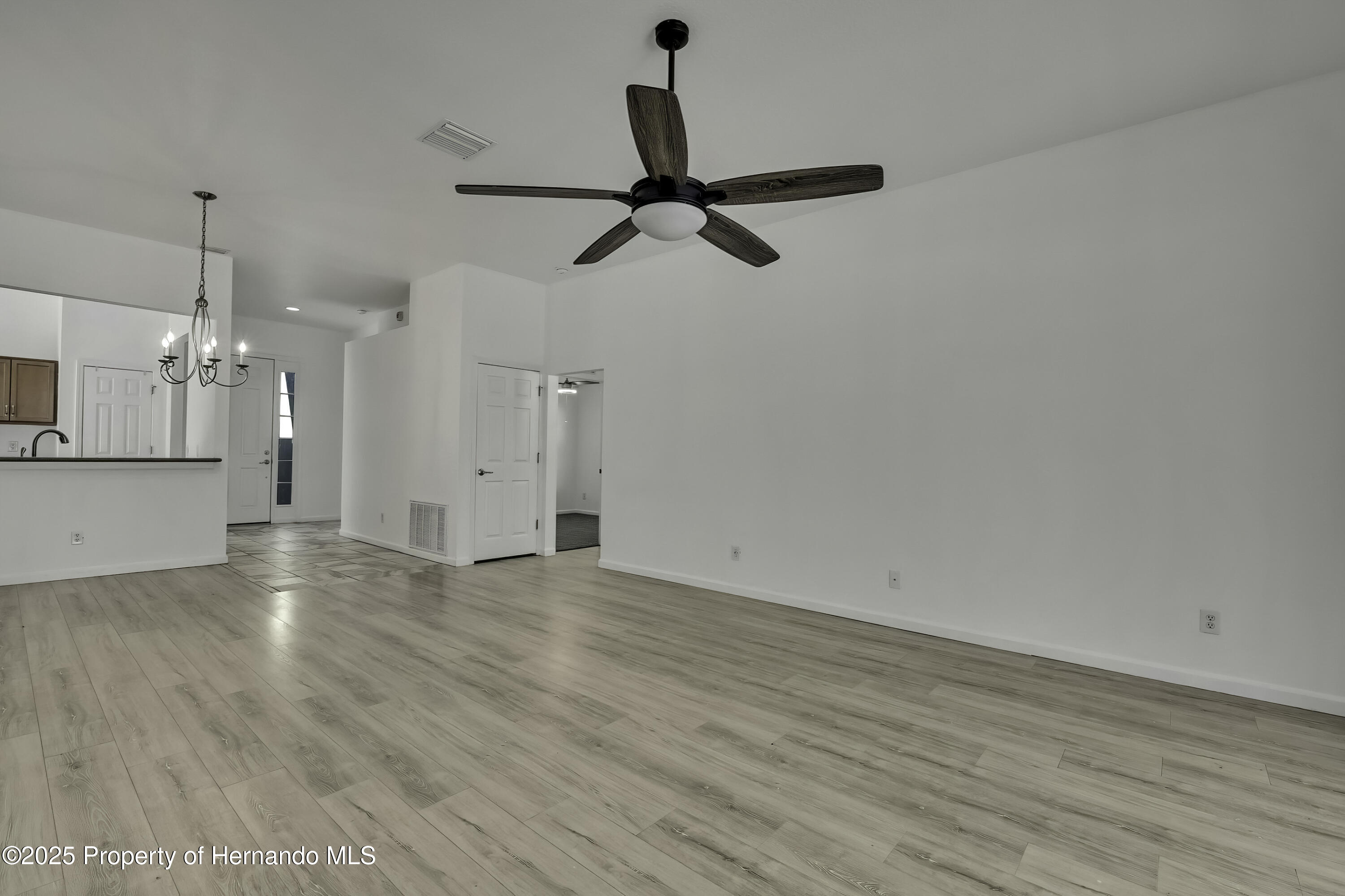 14637 Wake Robin Drive, Brooksville, Florida image 7