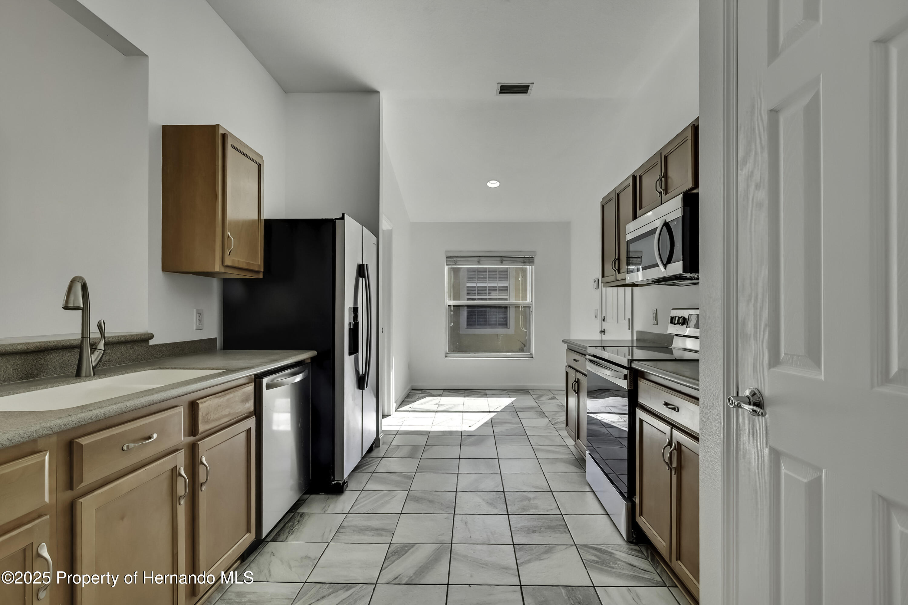 14637 Wake Robin Drive, Brooksville, Florida image 12