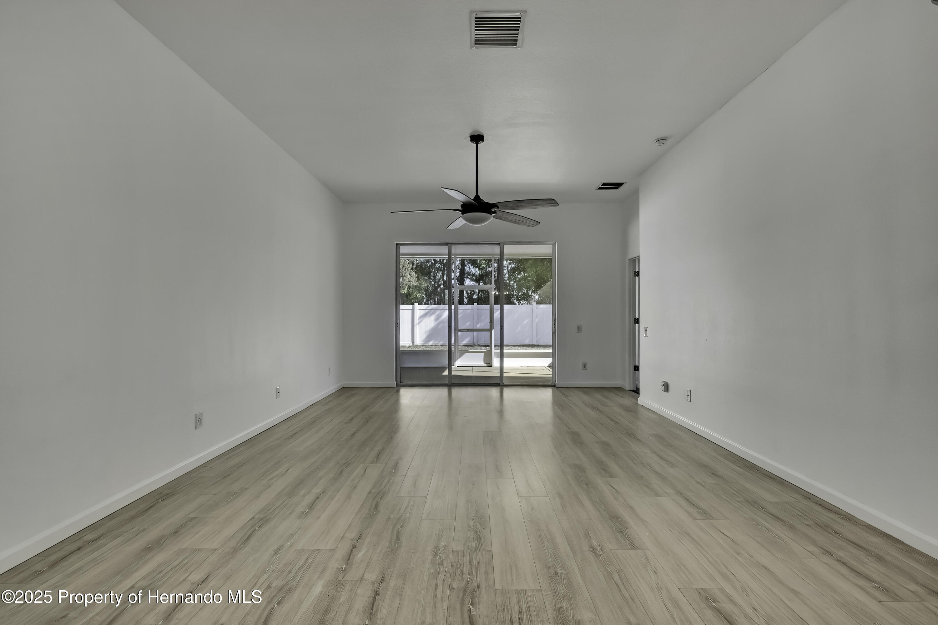 14637 Wake Robin Drive, Brooksville, Florida image 5