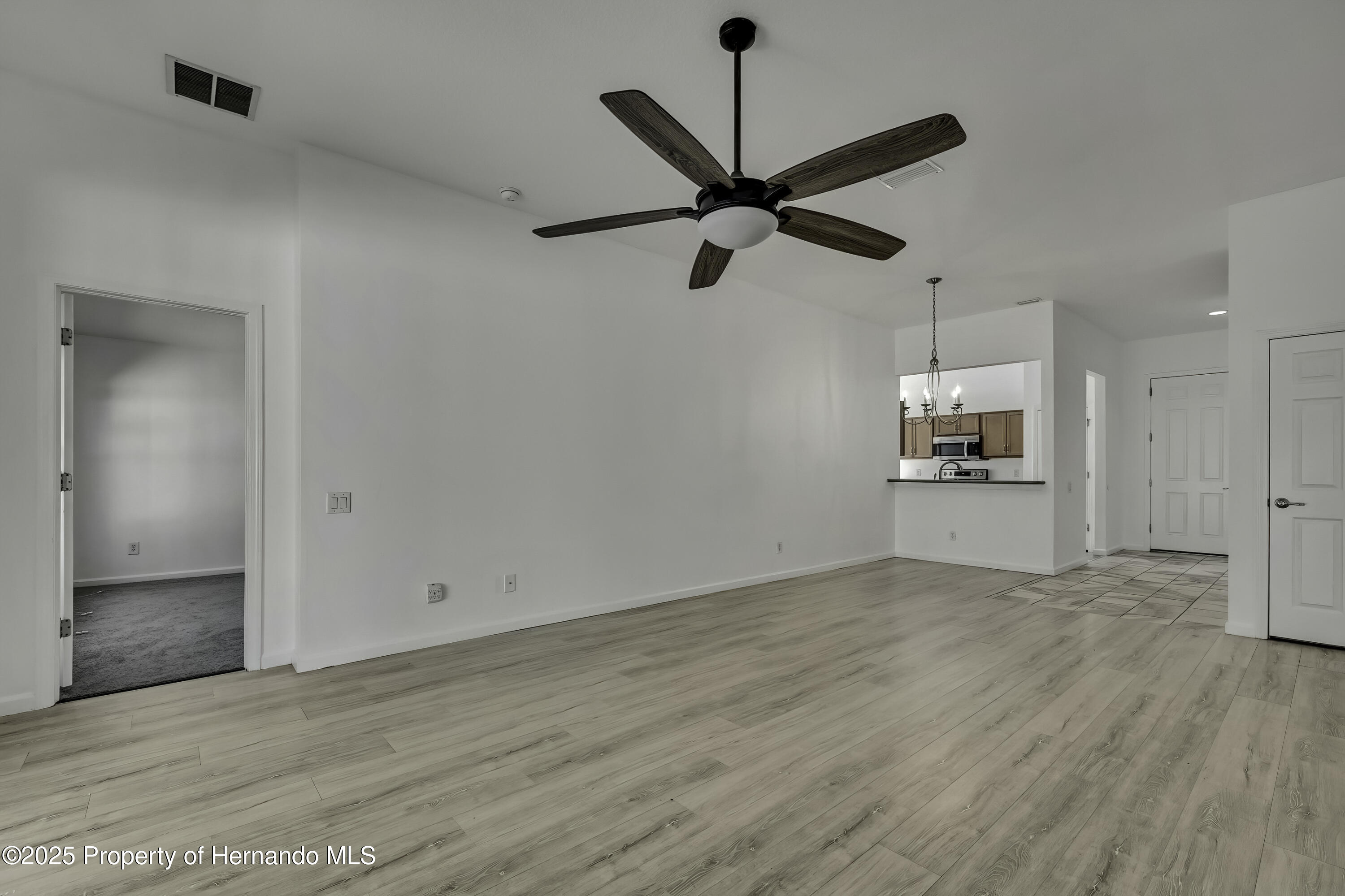14637 Wake Robin Drive, Brooksville, Florida image 9