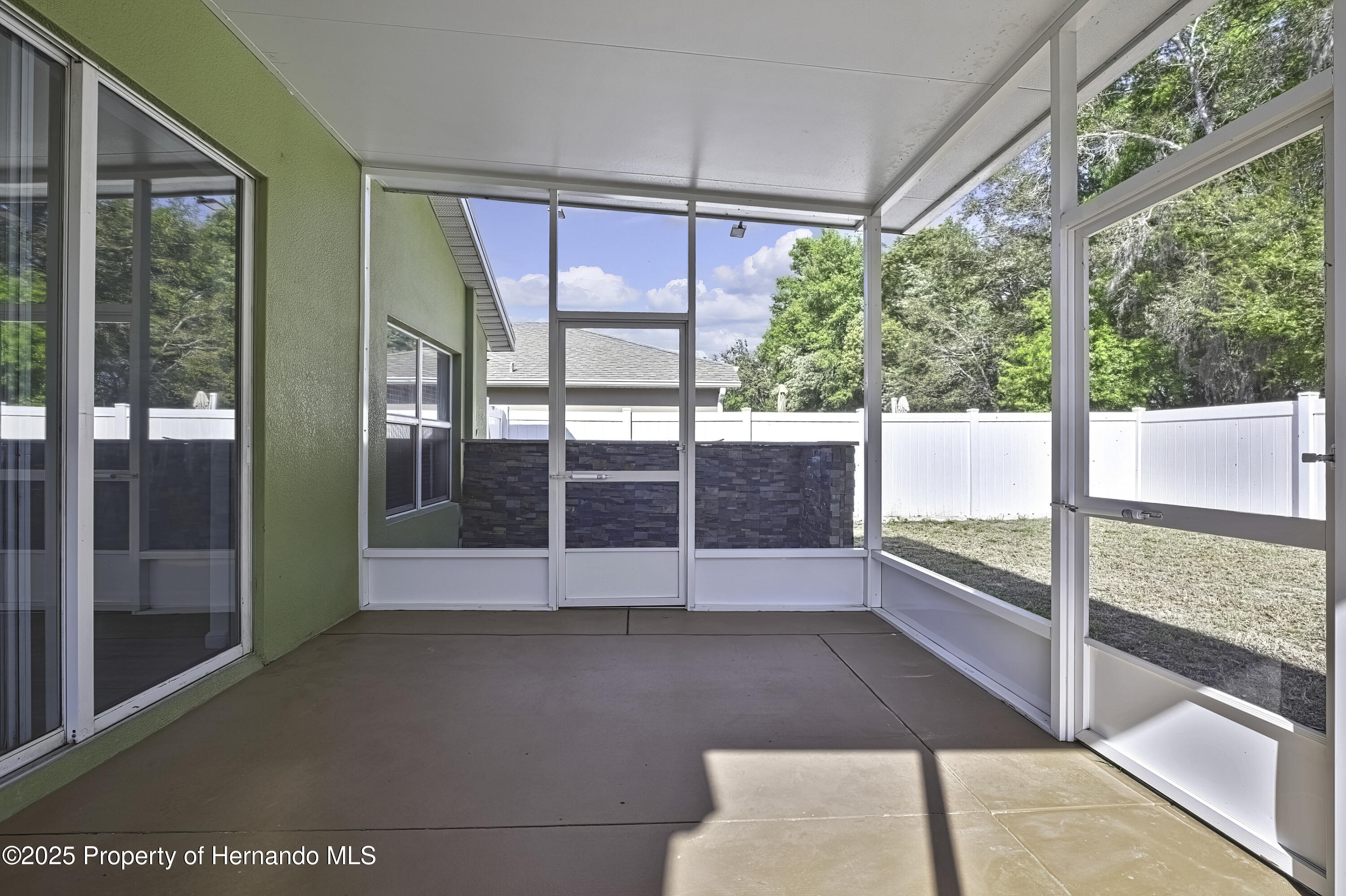 14637 Wake Robin Drive, Brooksville, Florida image 40
