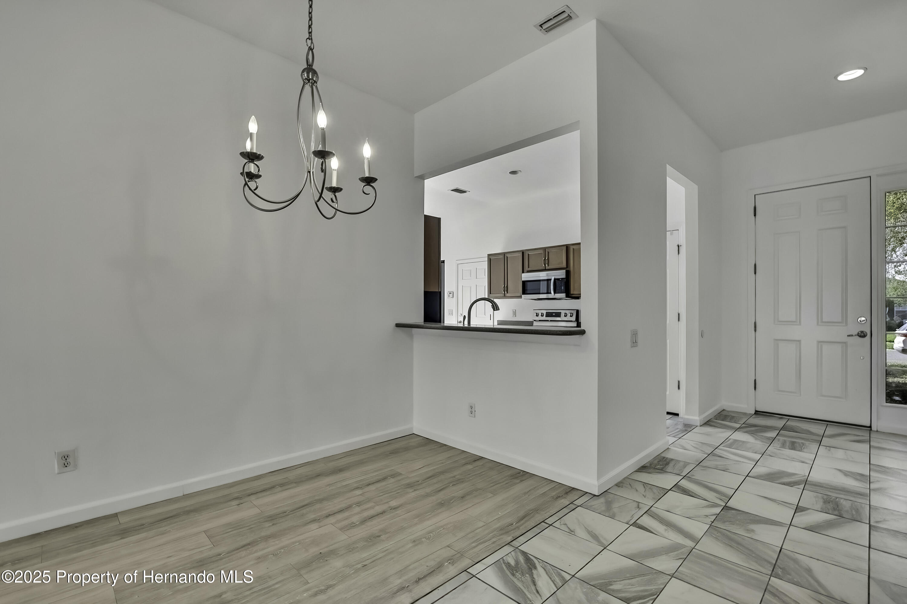 14637 Wake Robin Drive, Brooksville, Florida image 11