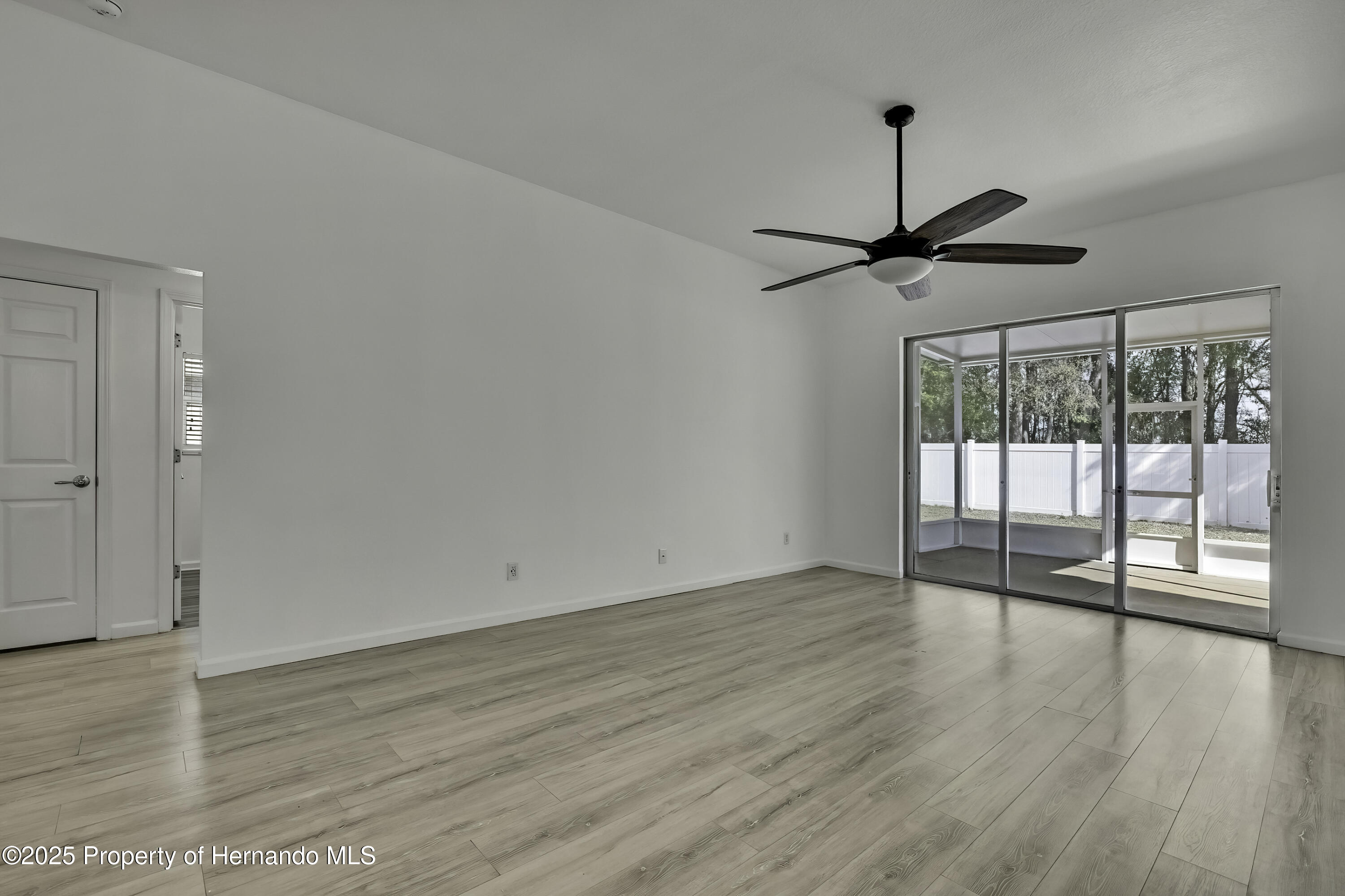 14637 Wake Robin Drive, Brooksville, Florida image 6