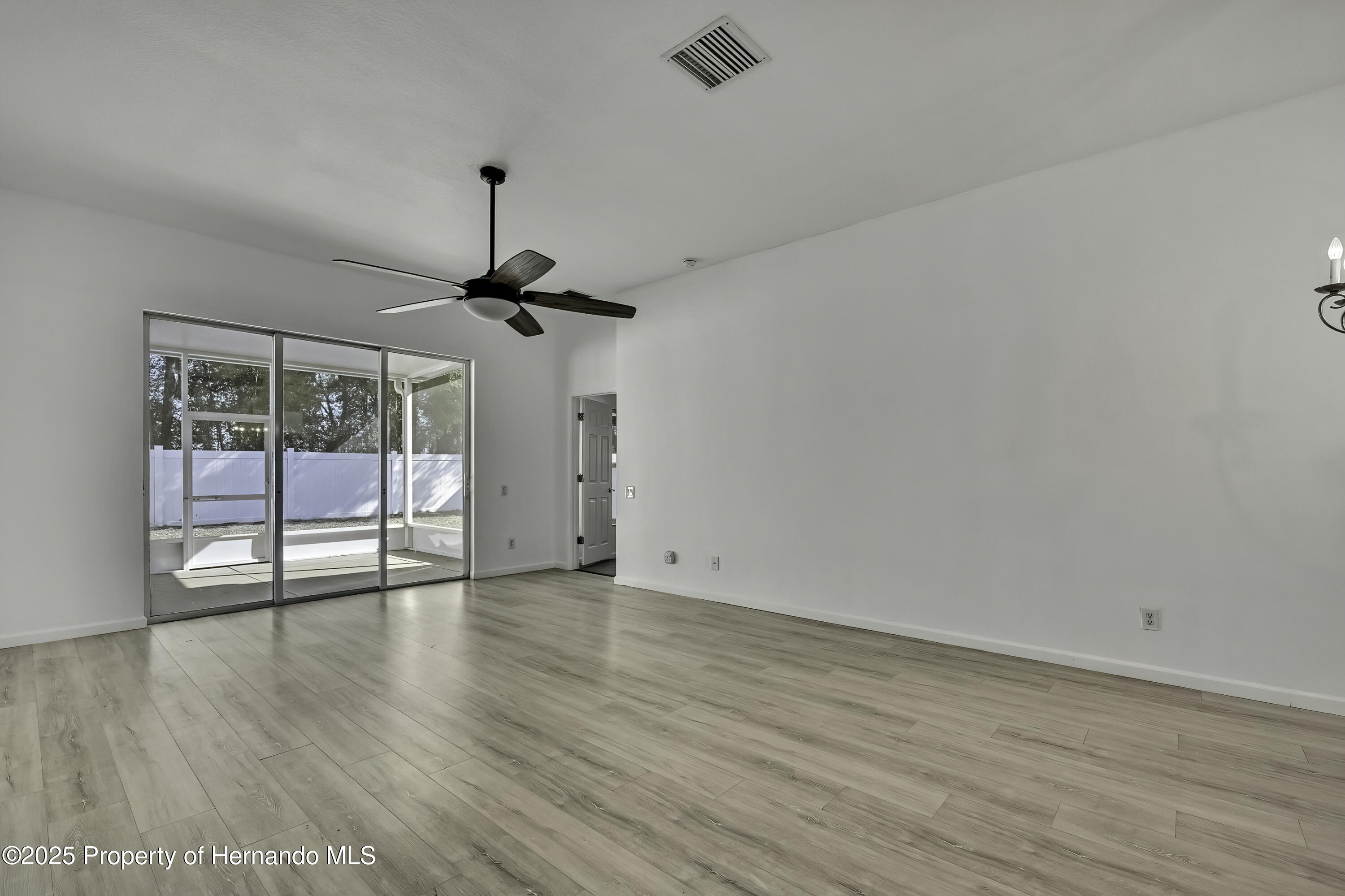 14637 Wake Robin Drive, Brooksville, Florida image 10