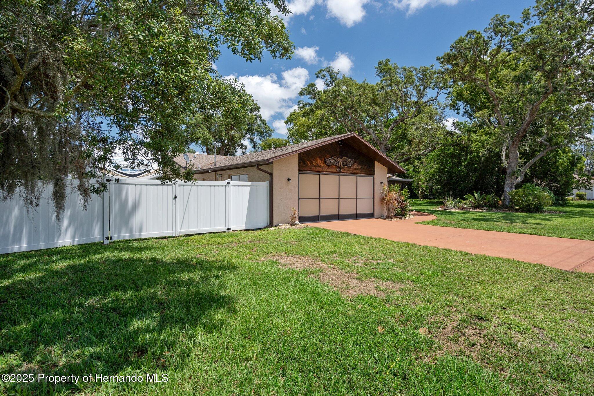 7630 Landmark Drive, Spring Hill, Florida image 9