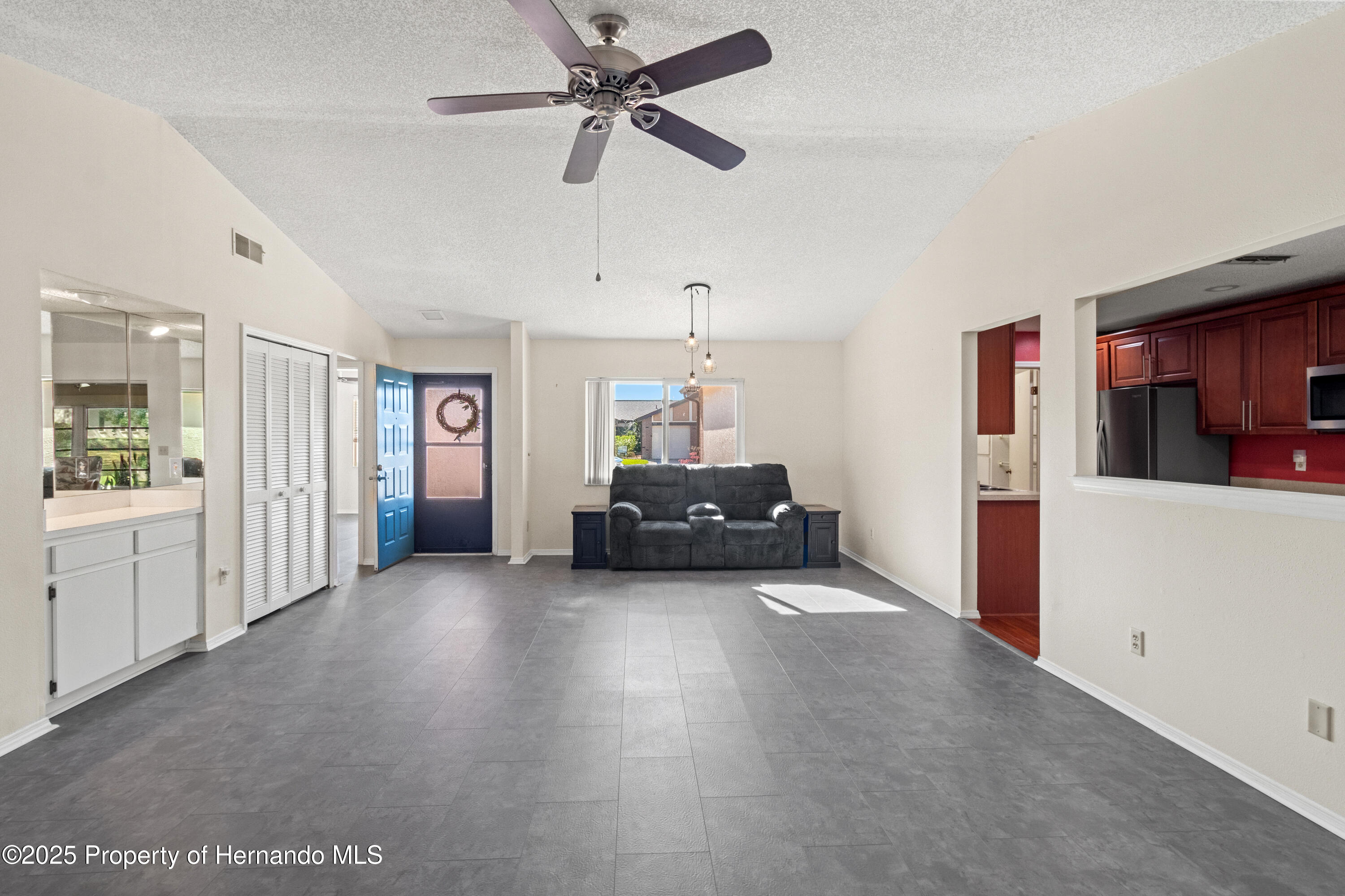 7429 Heather Walk Drive, Weeki Wachee, Florida image 4