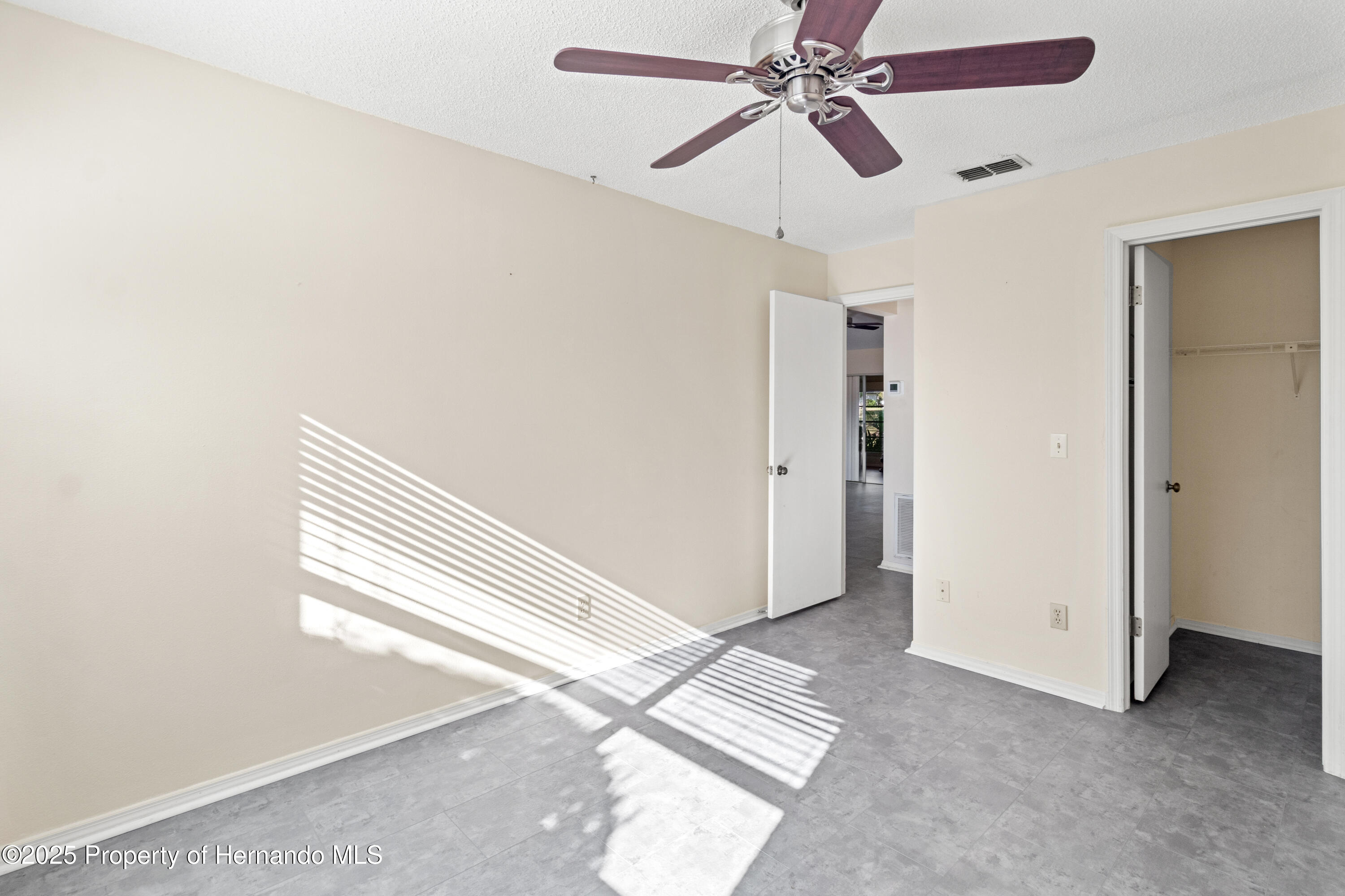 7429 Heather Walk Drive, Weeki Wachee, Florida image 19