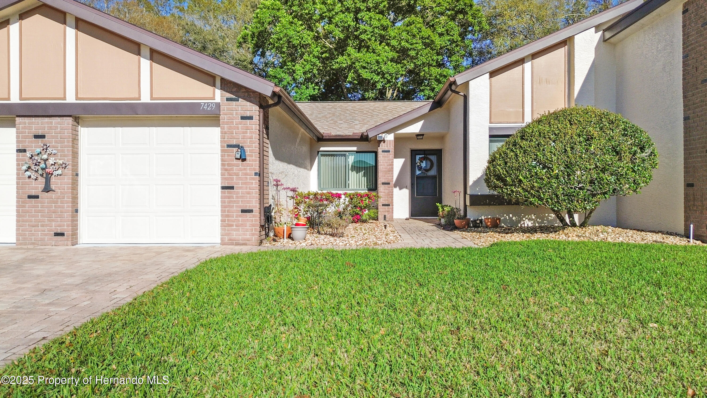 7429 Heather Walk Drive, Weeki Wachee, Florida image 27