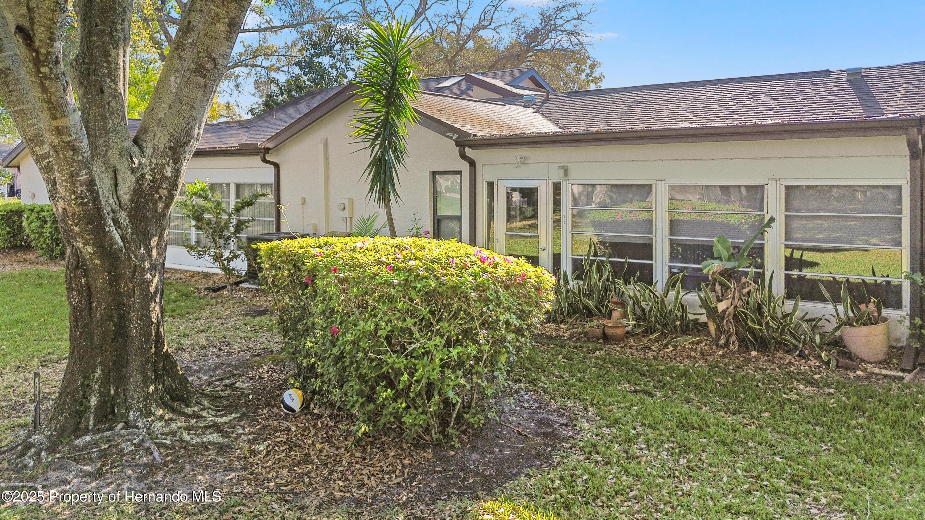 7429 Heather Walk Drive, Weeki Wachee, Florida image 33