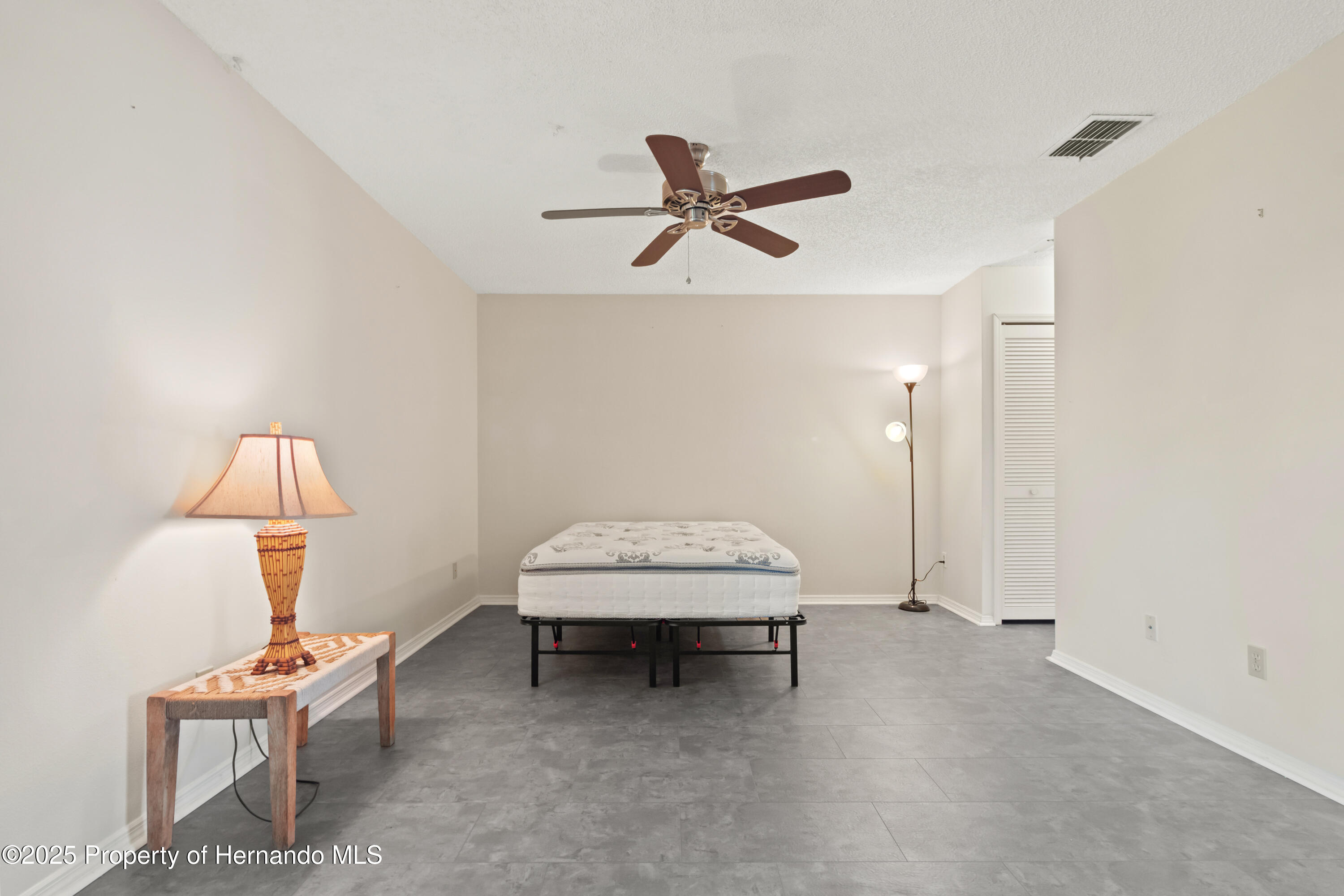 7429 Heather Walk Drive, Weeki Wachee, Florida image 14