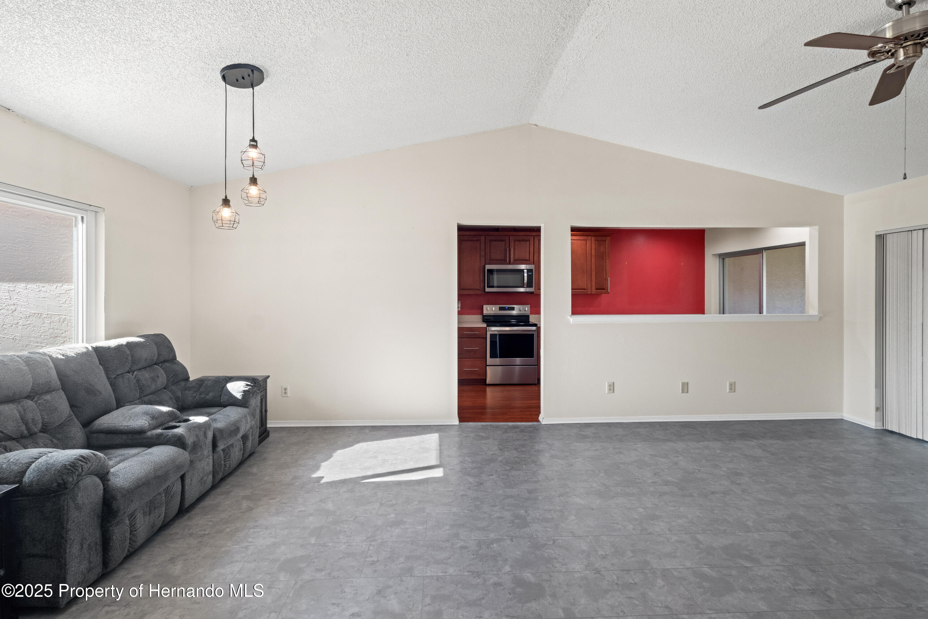 7429 Heather Walk Drive, Weeki Wachee, Florida image 3