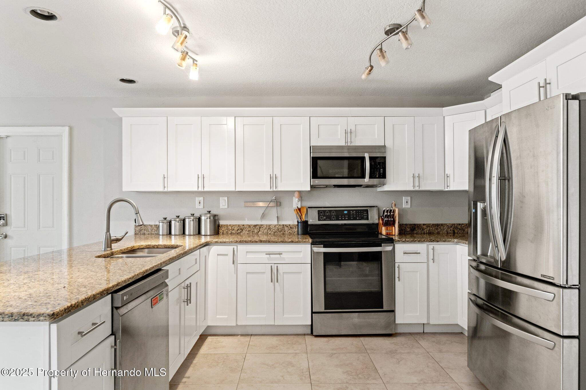 37351 Neighbors Path, Zephyrhills, Florida image 17