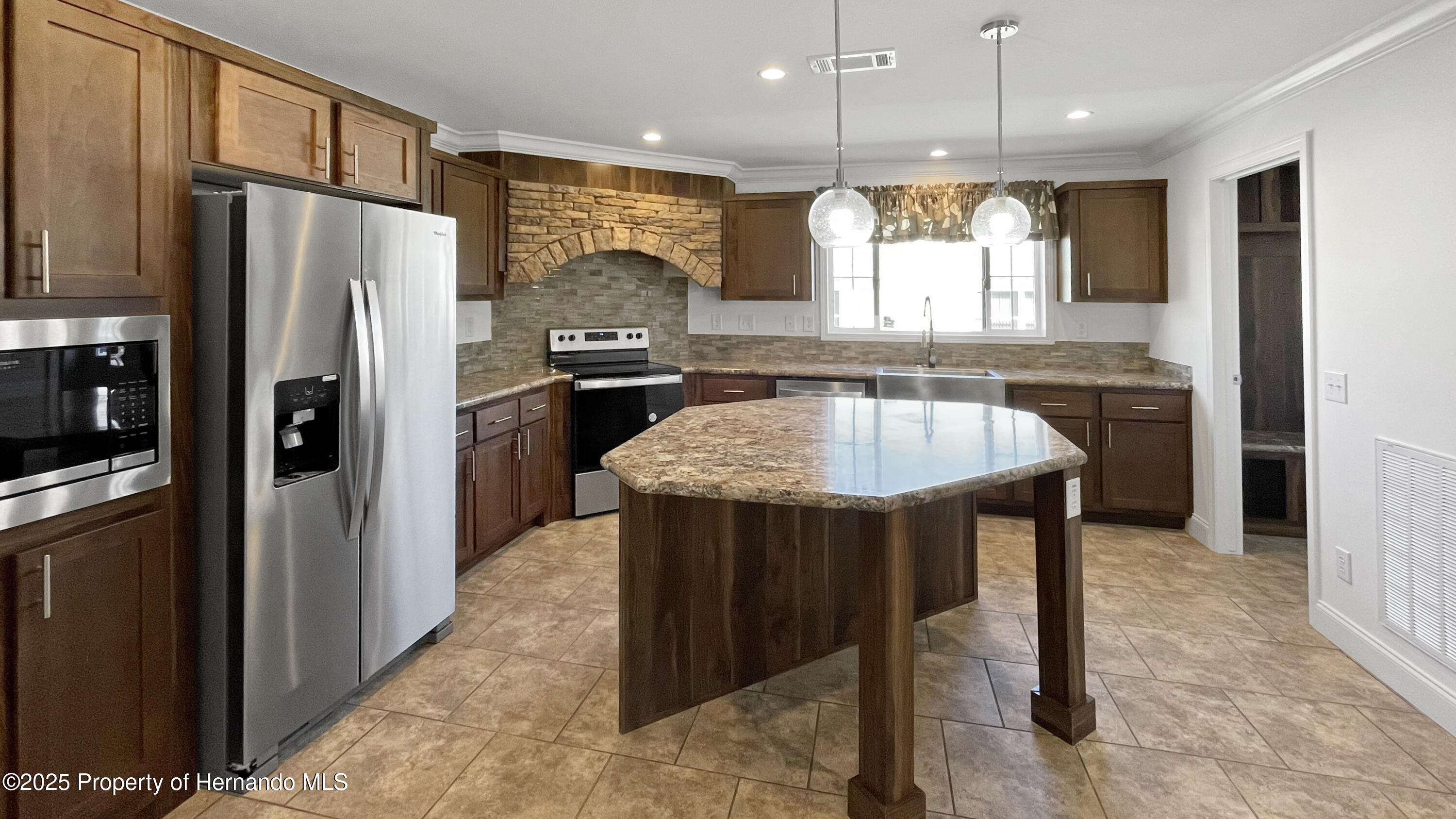 9896 Scepter Avenue, Brooksville, Florida image 6