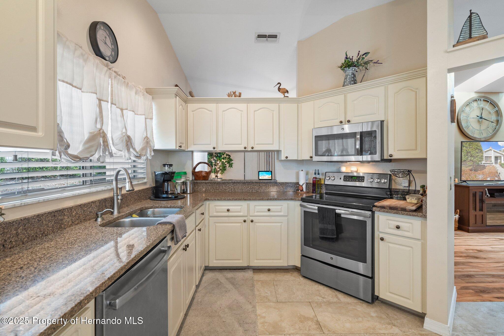 8194 Sturbridge Ct, Weeki Wachee, Florida image 12