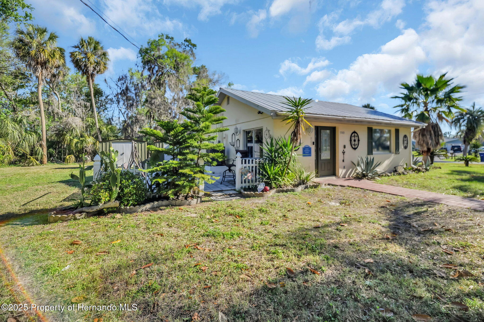 1149 SE Kings Bay Drive, Crystal River, Florida image 4