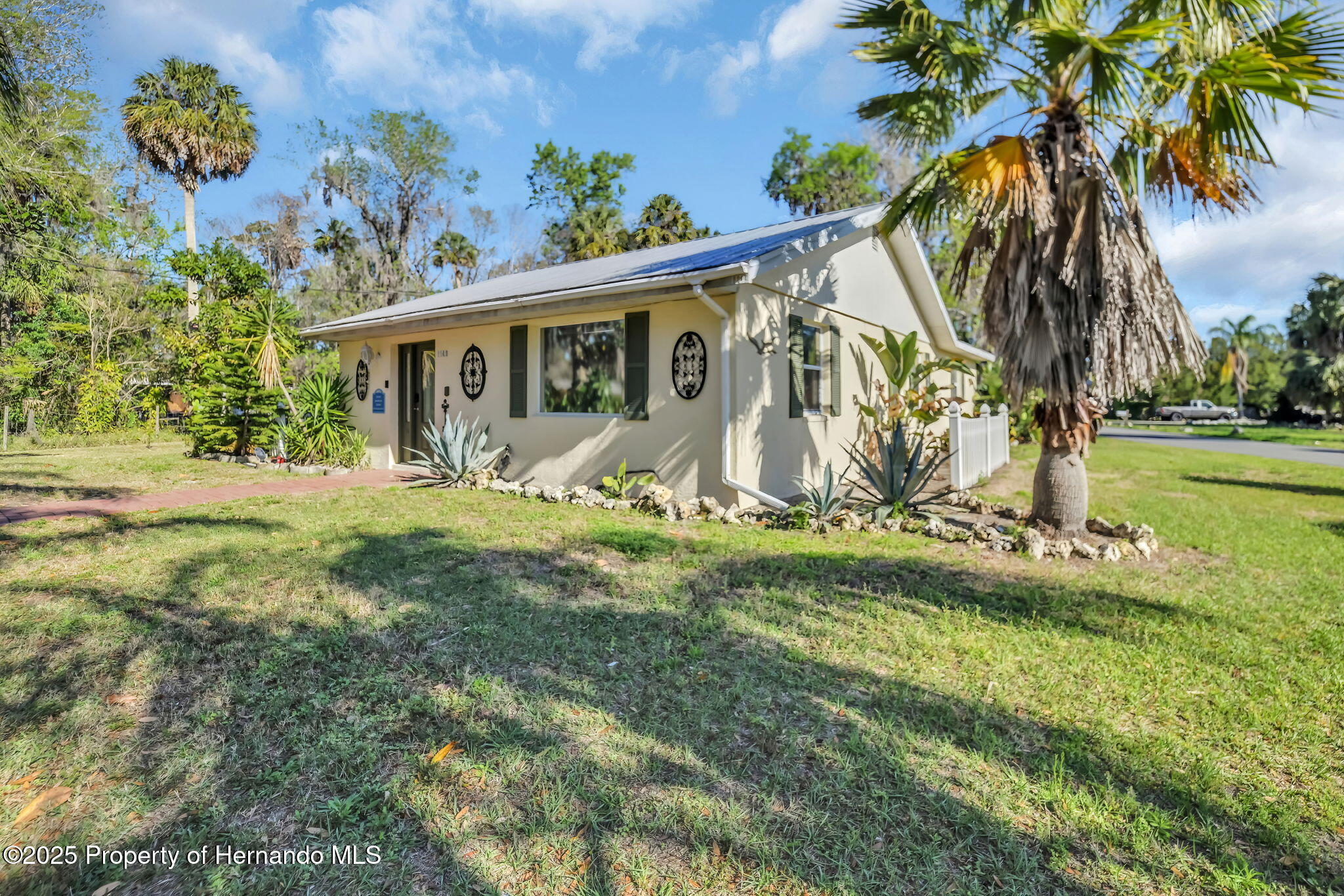 1149 SE Kings Bay Drive, Crystal River, Florida image 5