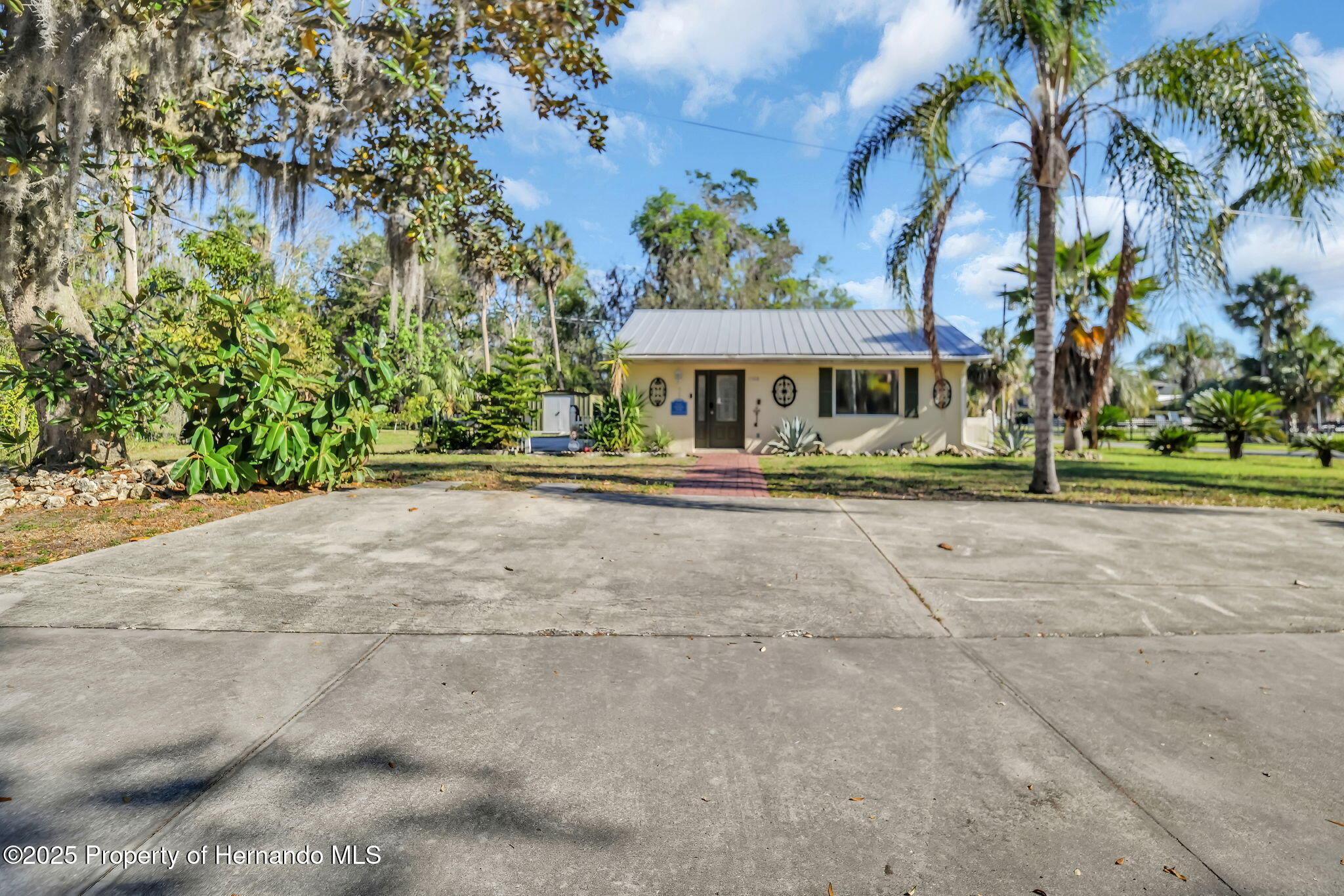 1149 SE Kings Bay Drive, Crystal River, Florida image 2