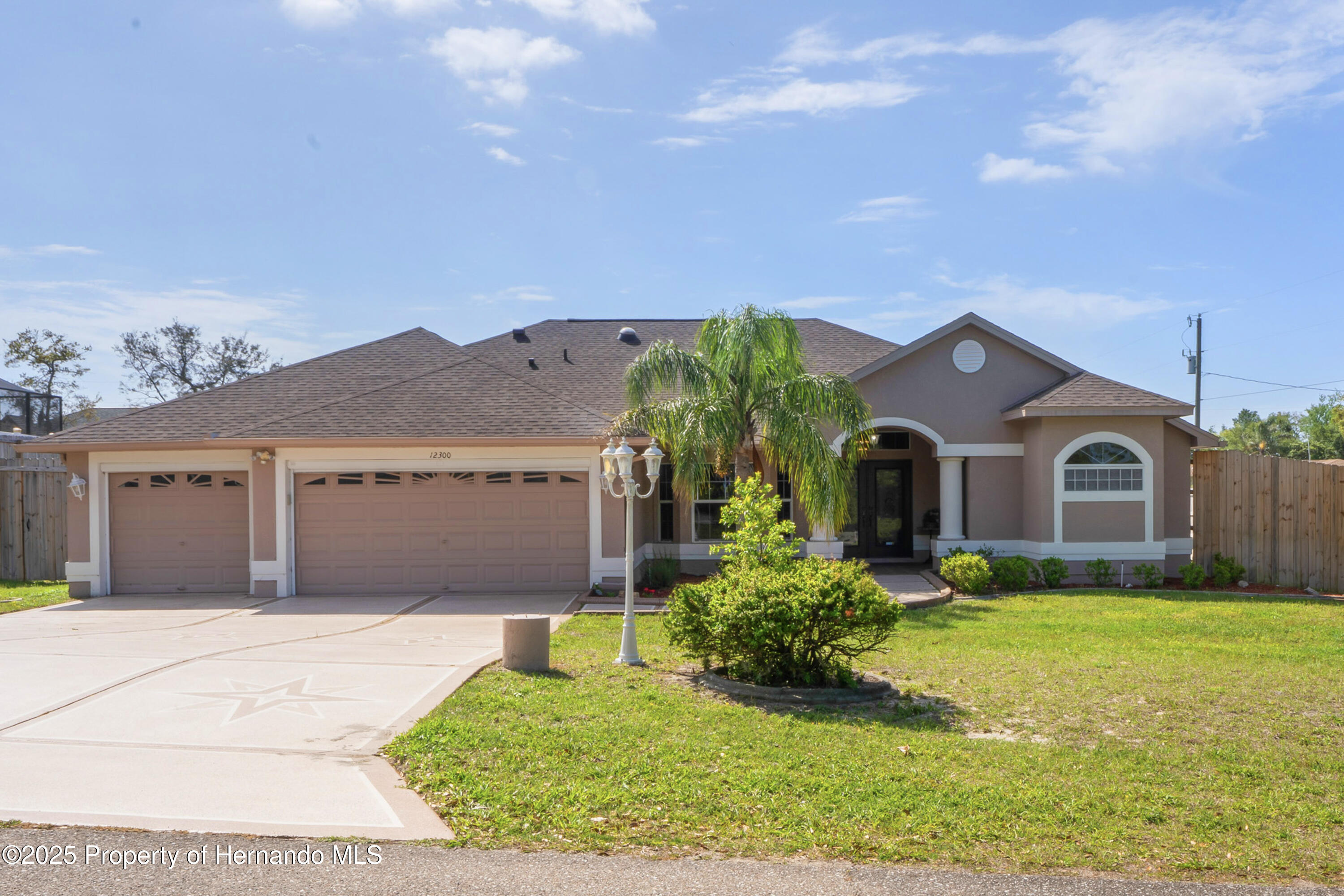 12300 Drake Lane, Spring Hill, Florida image 2