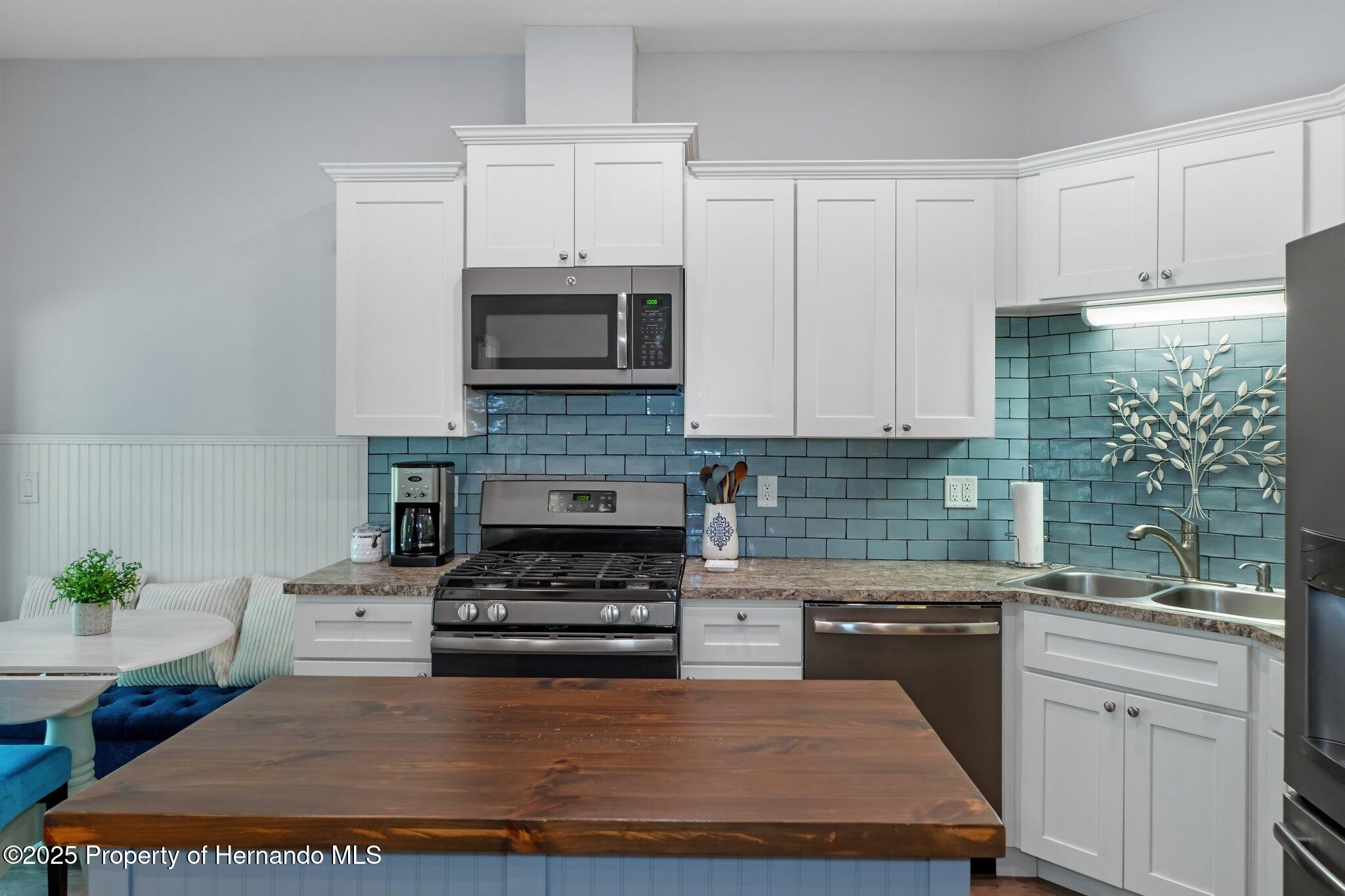 11085 Stilt Avenue, Weeki Wachee, Florida image 11