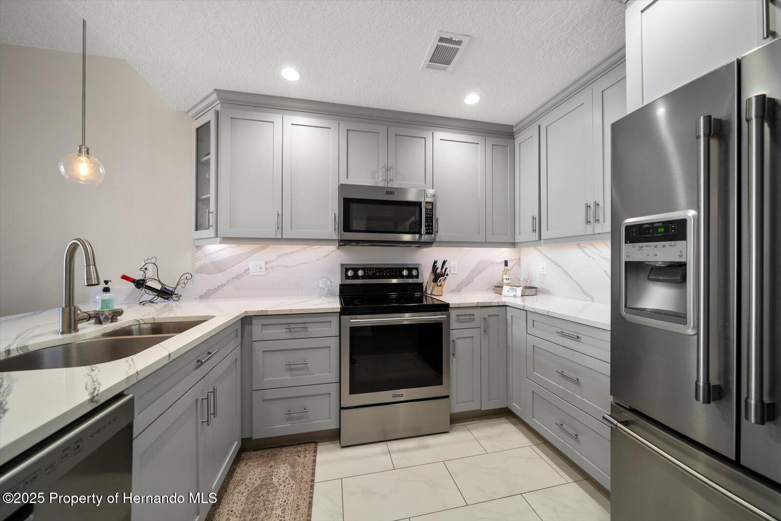 320 Island Way, Clearwater, Florida image 17
