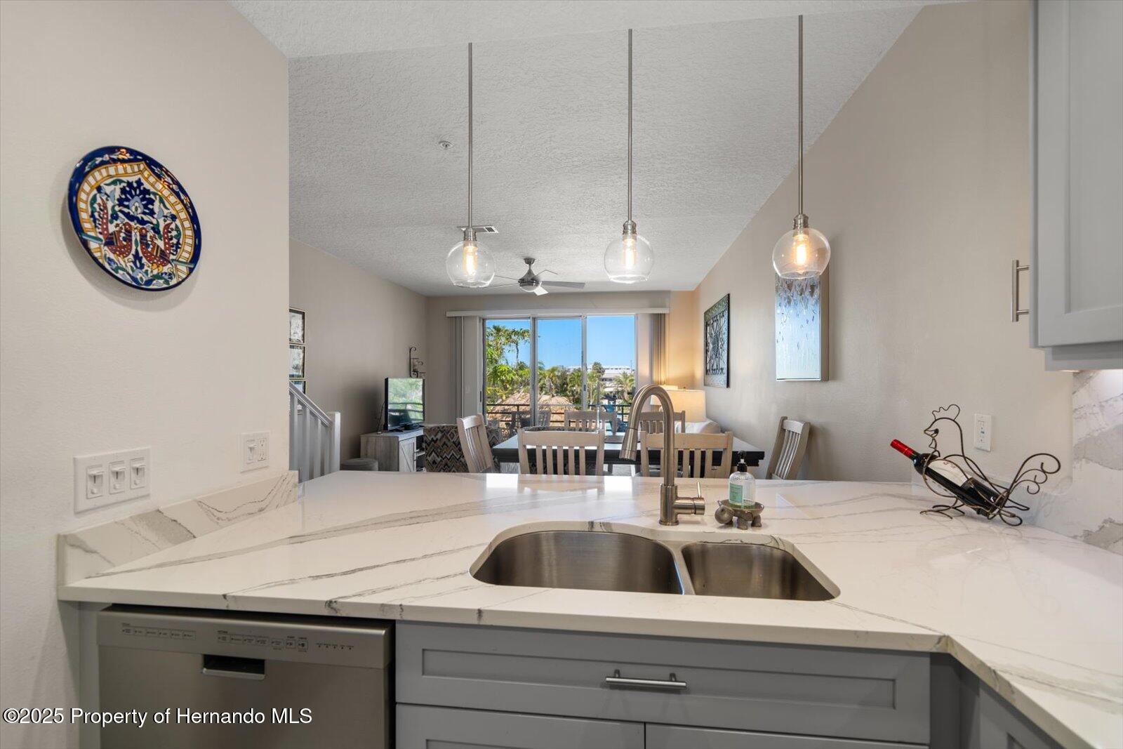 320 Island Way, Clearwater, Florida image 18