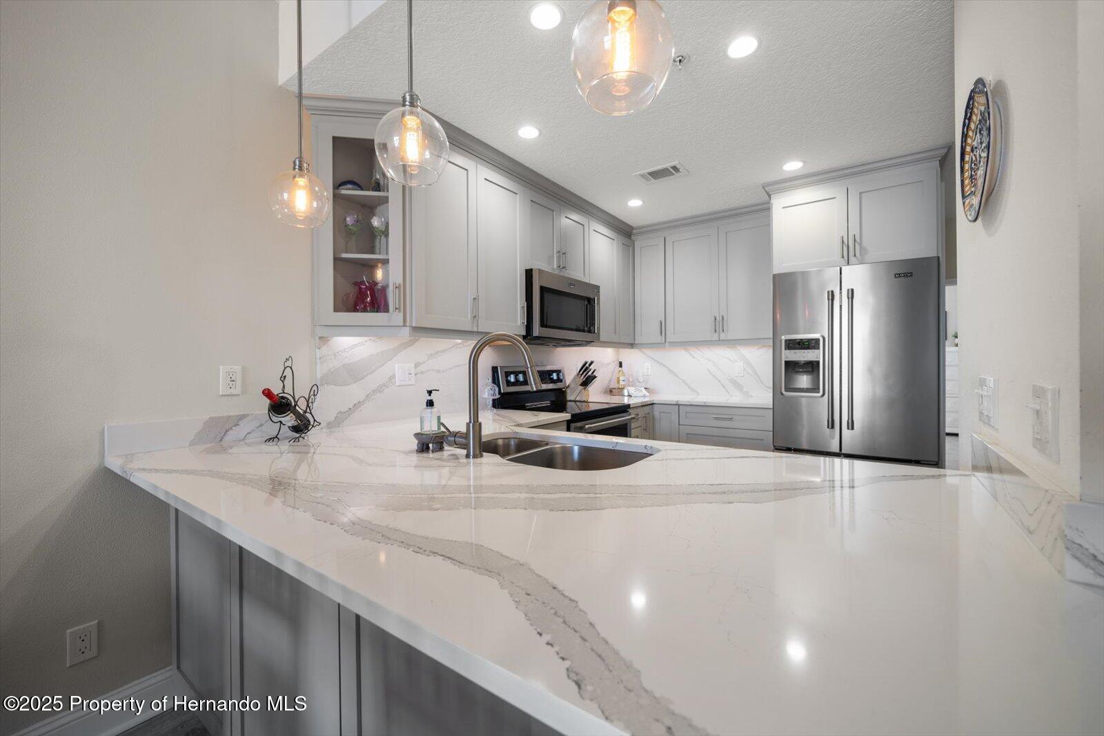 320 Island Way, Clearwater, Florida image 19