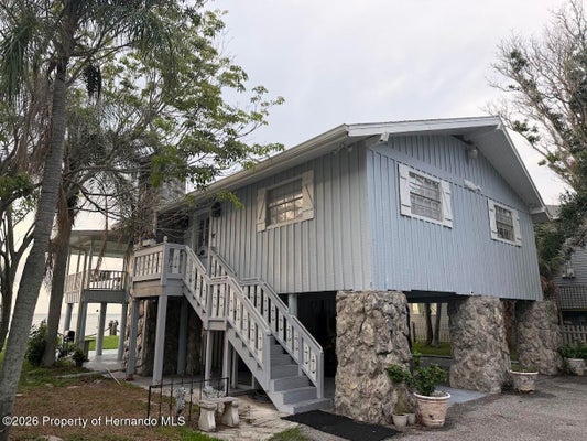 2007 GULFVIEW DR, HOLIDAY, FL 34691 - Image c1c5fc7d7d20b5b4d6c86a46d8a1074e/3689329719