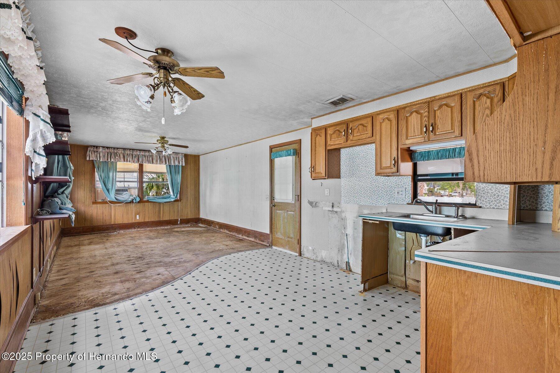 5266 Palisade Drive, Weeki Wachee, Florida image 29