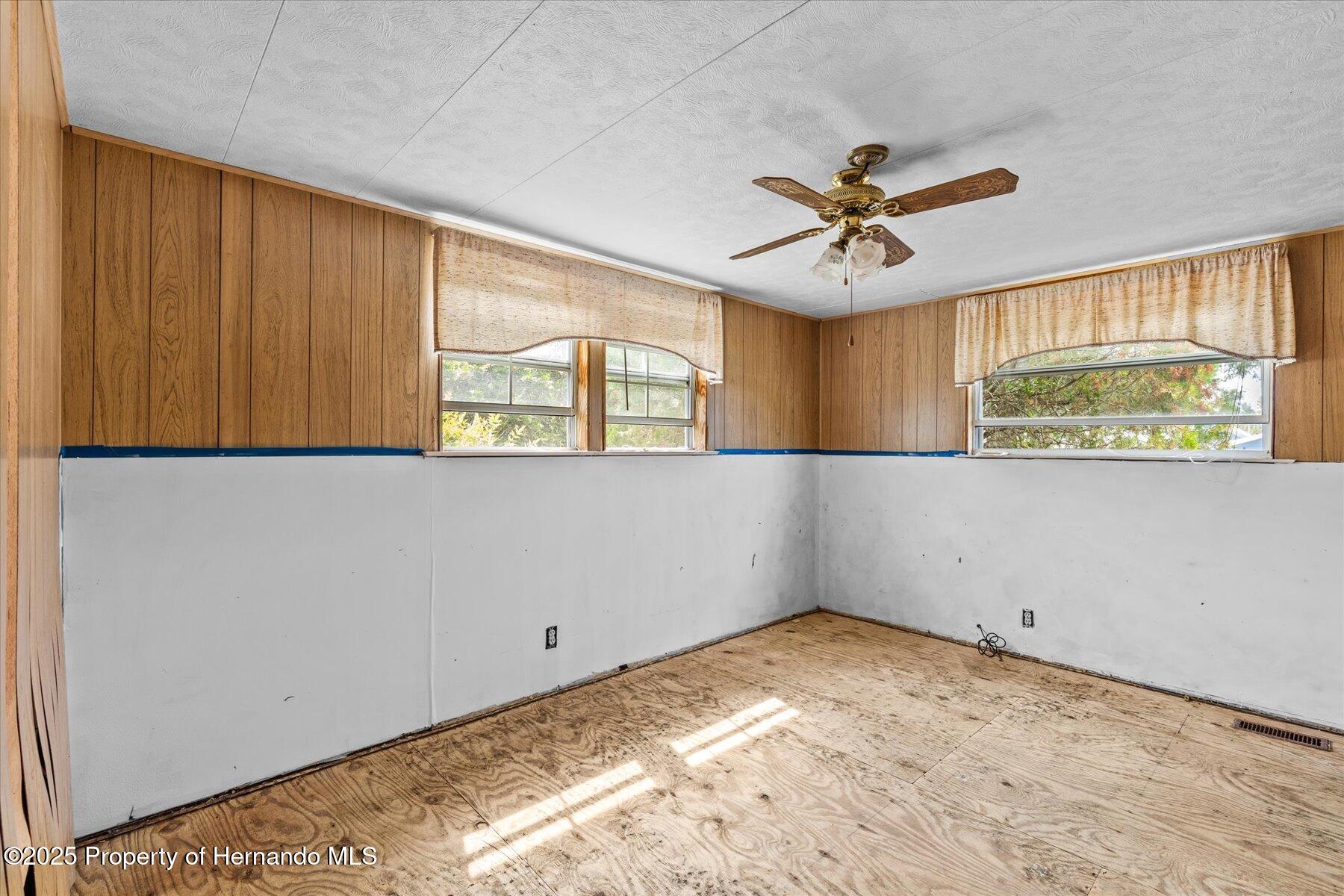 5266 Palisade Drive, Weeki Wachee, Florida image 32