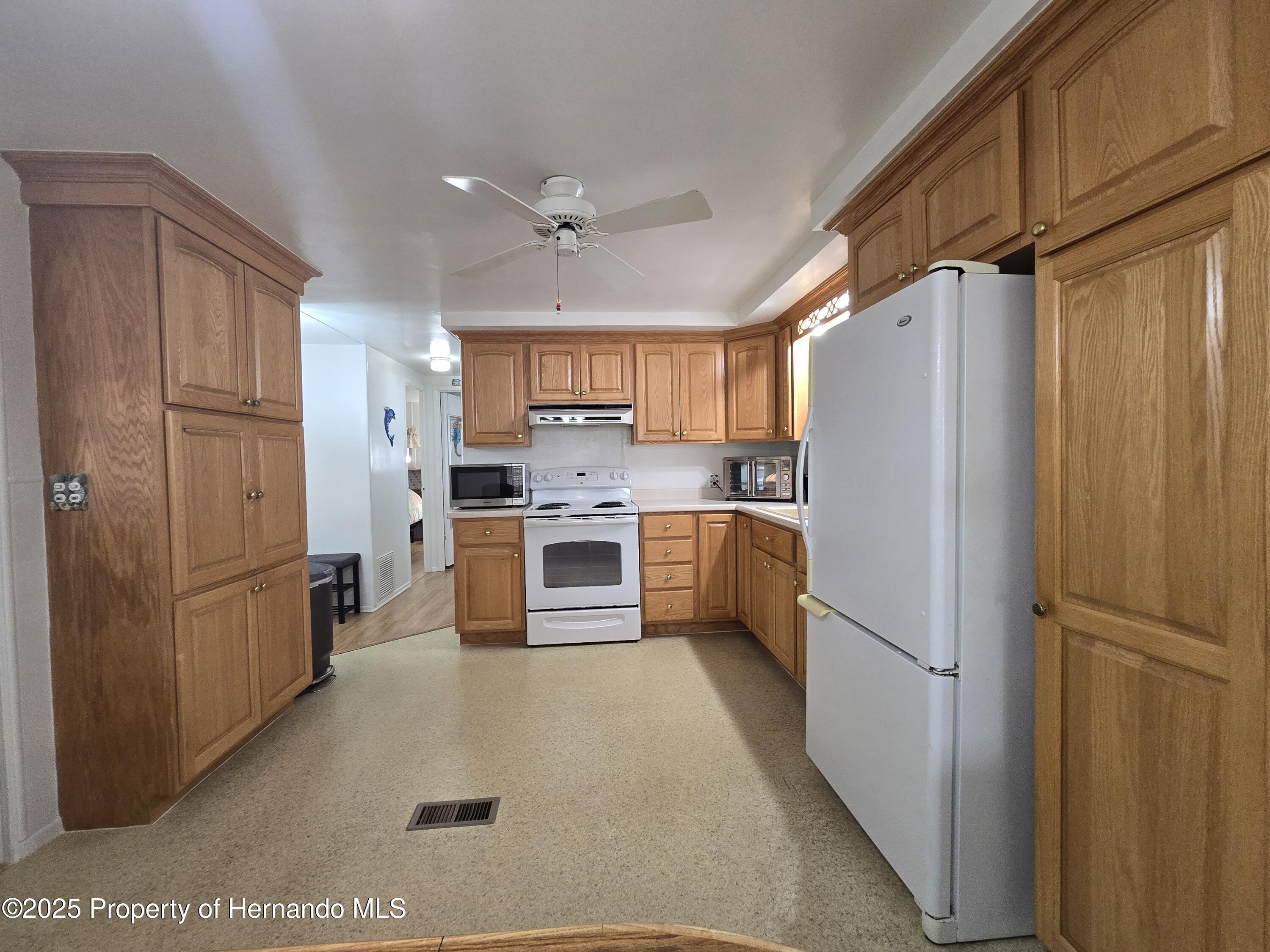 7366 First Loop Avenue, Brooksville, Florida image 18