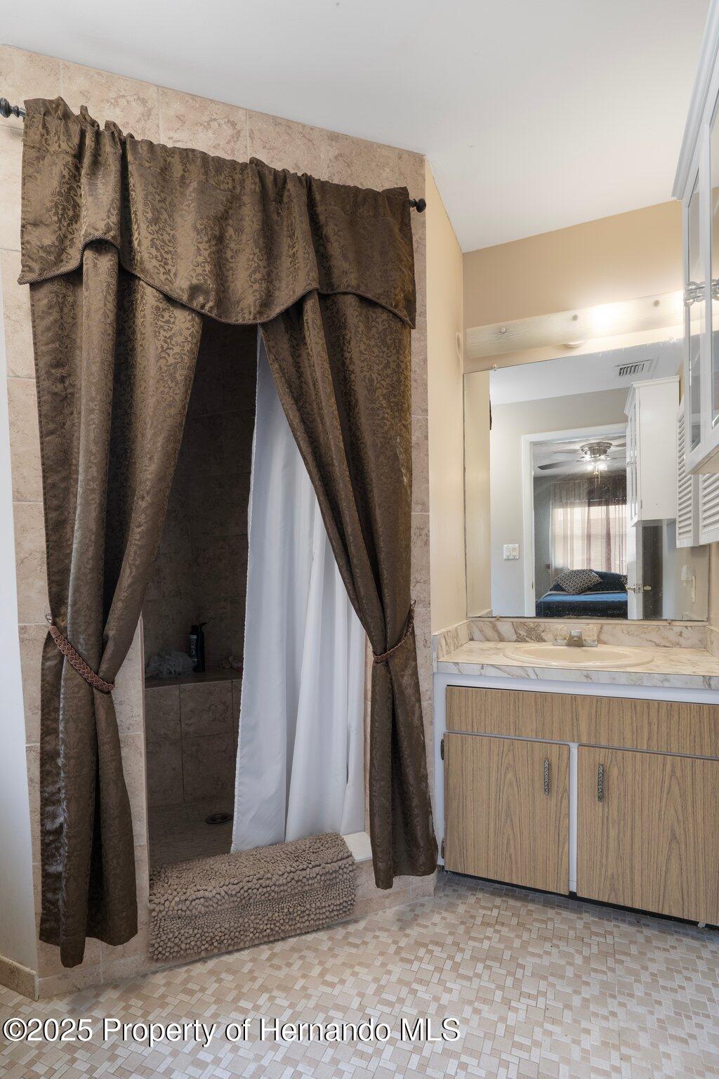 9414 Northcliffe Boulevard, Spring Hill, Florida image 33