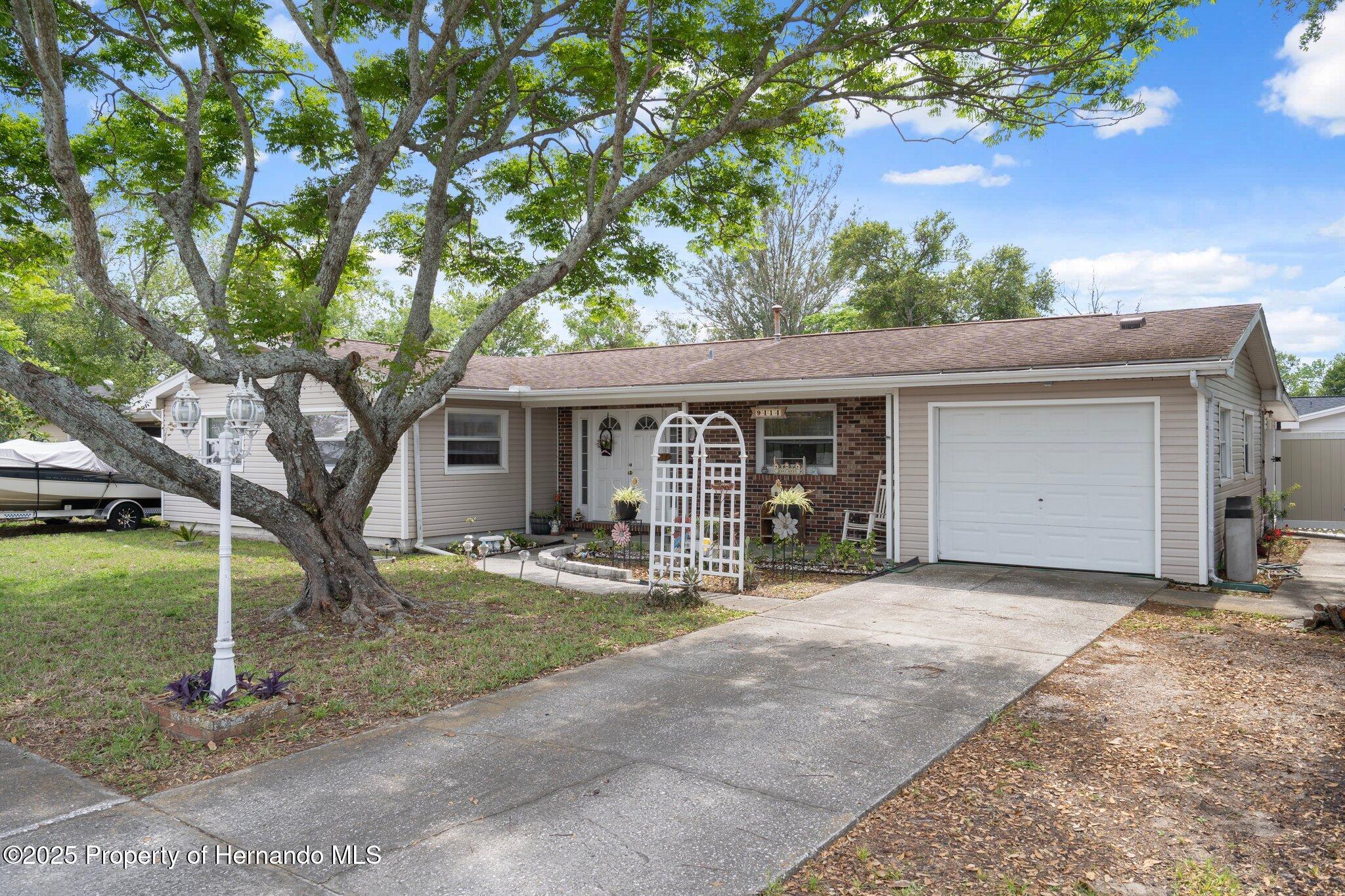 9414 Northcliffe Boulevard, Spring Hill, Florida image 3