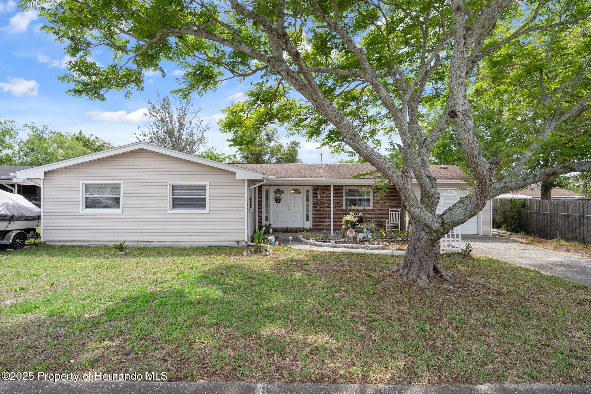 9414 Northcliffe Boulevard, Spring Hill, Florida image 2