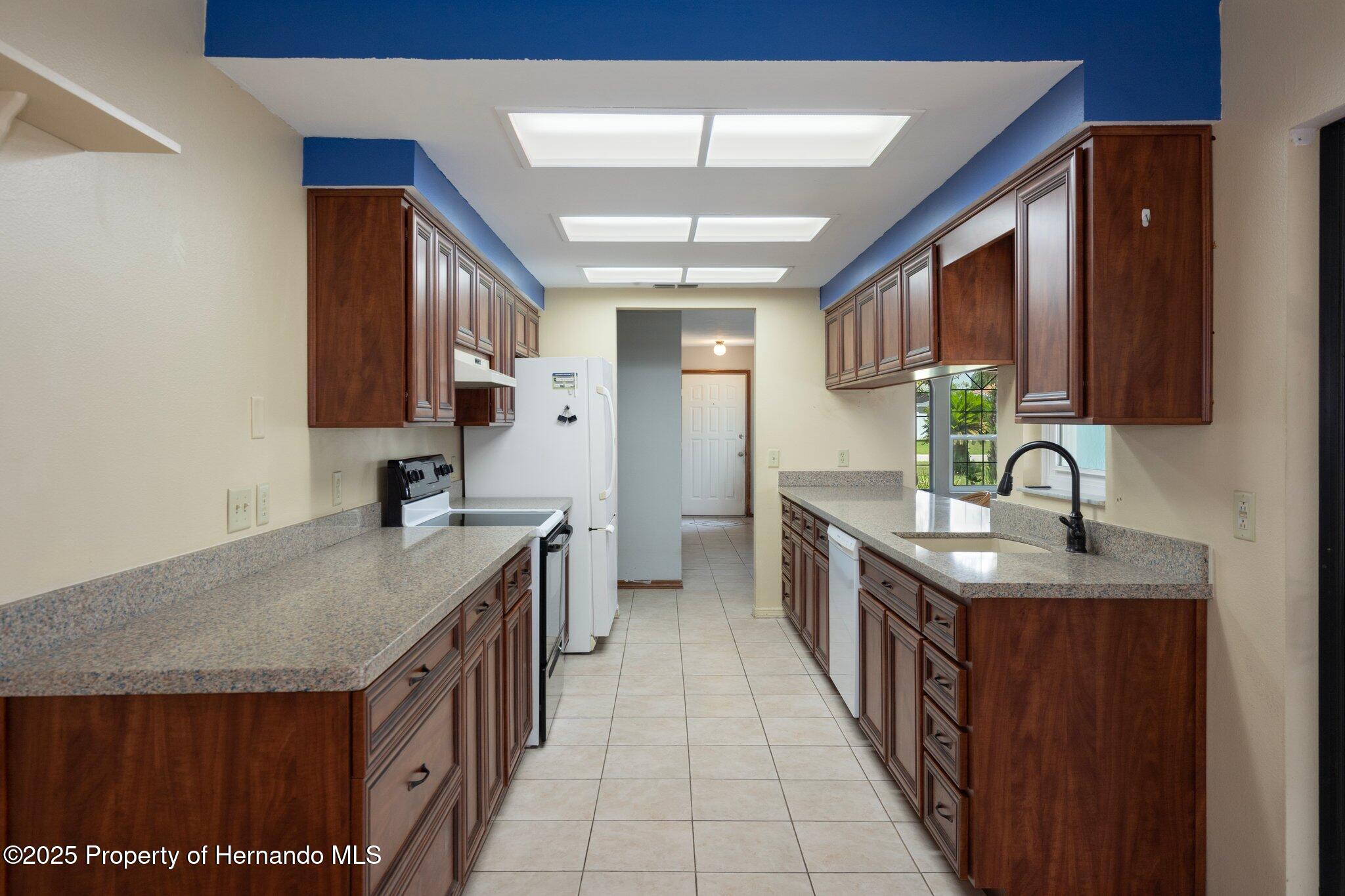 8332 Berkeley Manor Boulevard, Spring Hill, Florida image 16