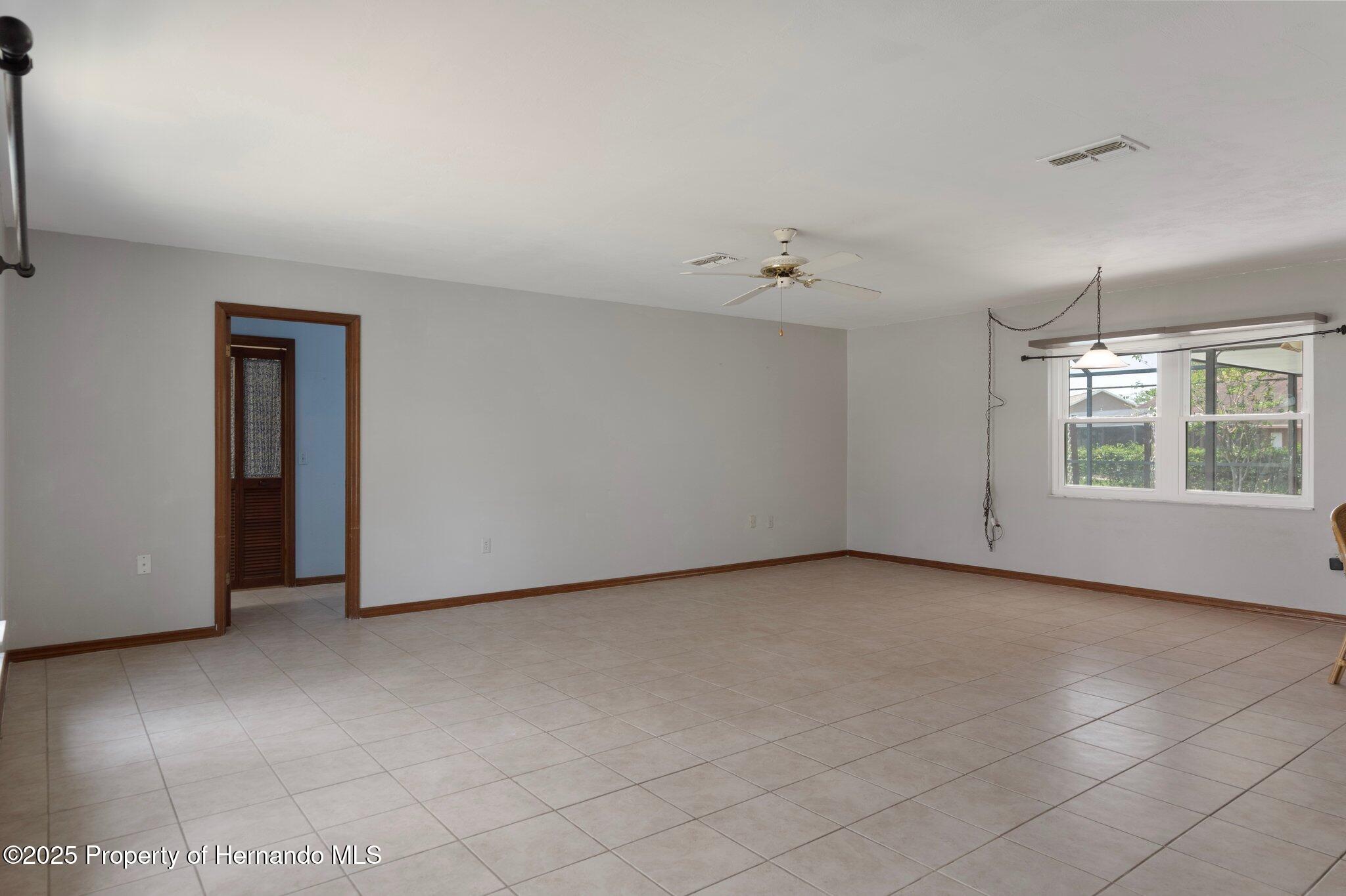 8332 Berkeley Manor Boulevard, Spring Hill, Florida image 8