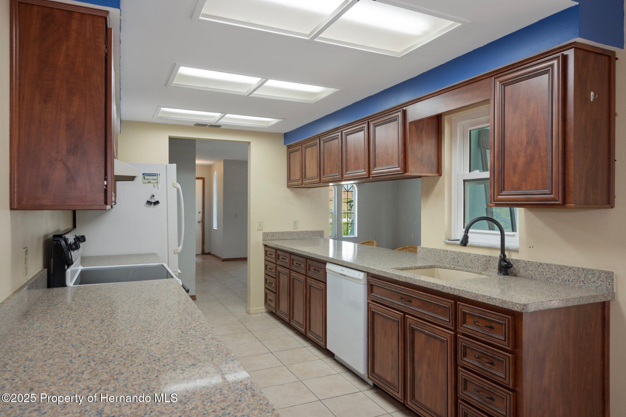 8332 Berkeley Manor Boulevard, Spring Hill, Florida image 17