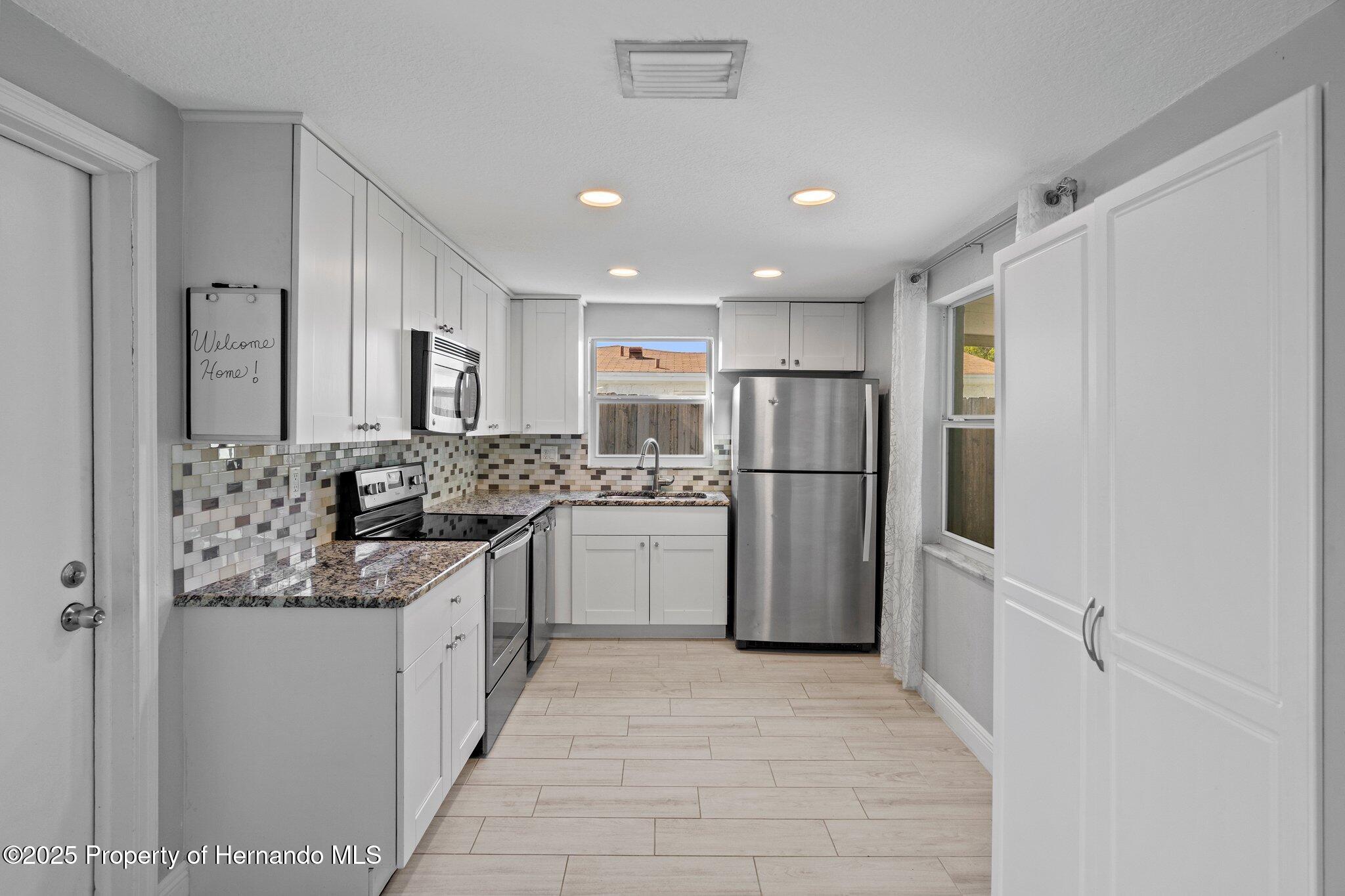 1721 Kenilworth Street, Holiday, Florida image 21